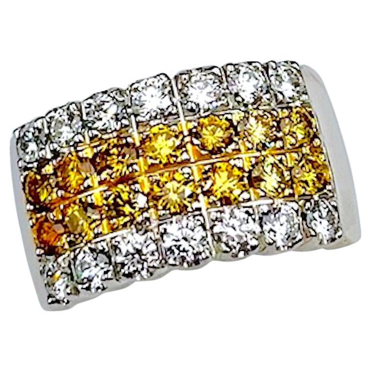Bague en platine avec diamants jaunes naturels et blancs naturels en vente