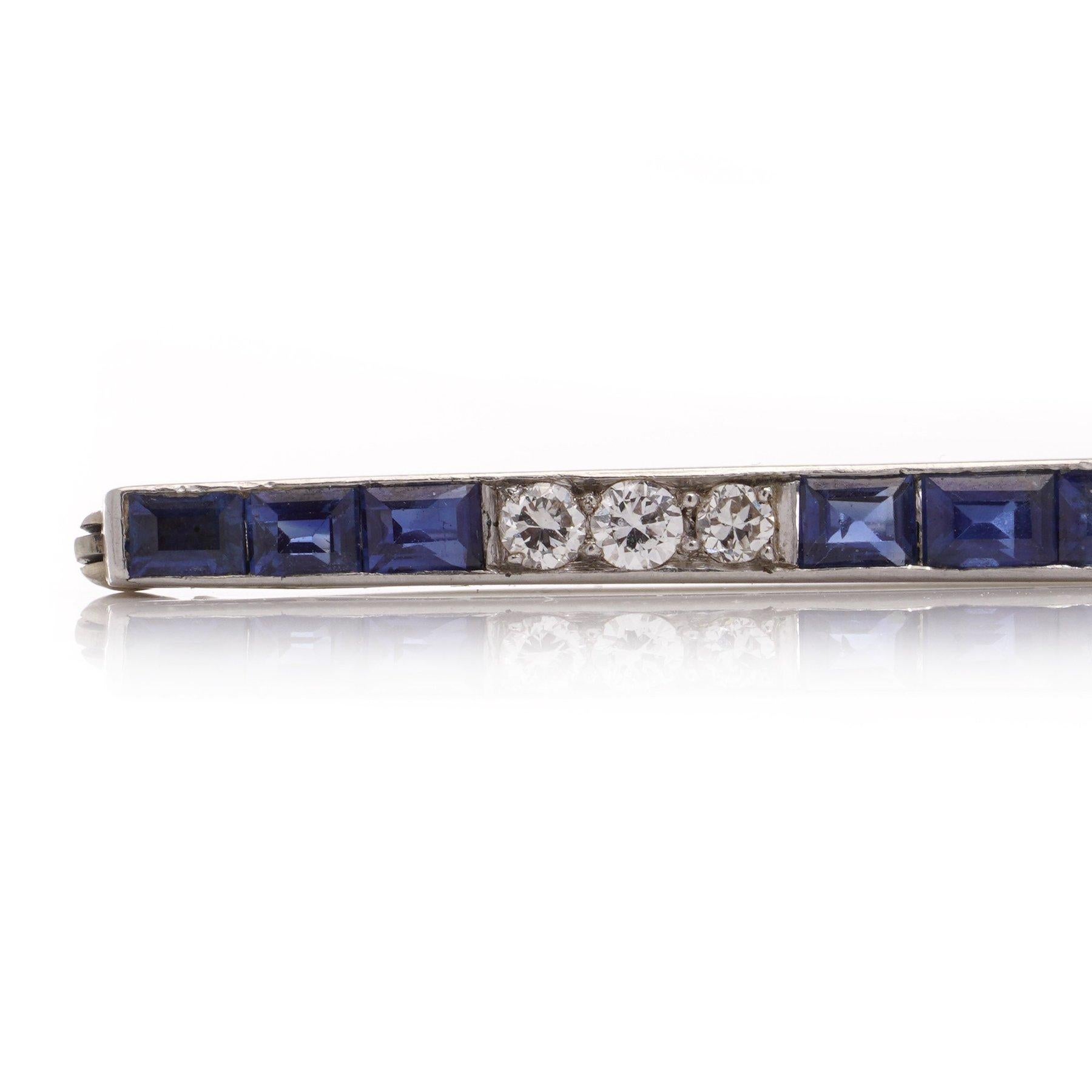 Platinum bar brooch set with sapphires and diamonds  In Good Condition For Sale In Braintree, GB