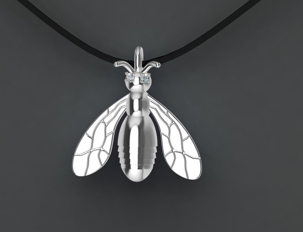 Platinum Bee Pendant Necklace with Diamonds In New Condition For Sale In New York, NY