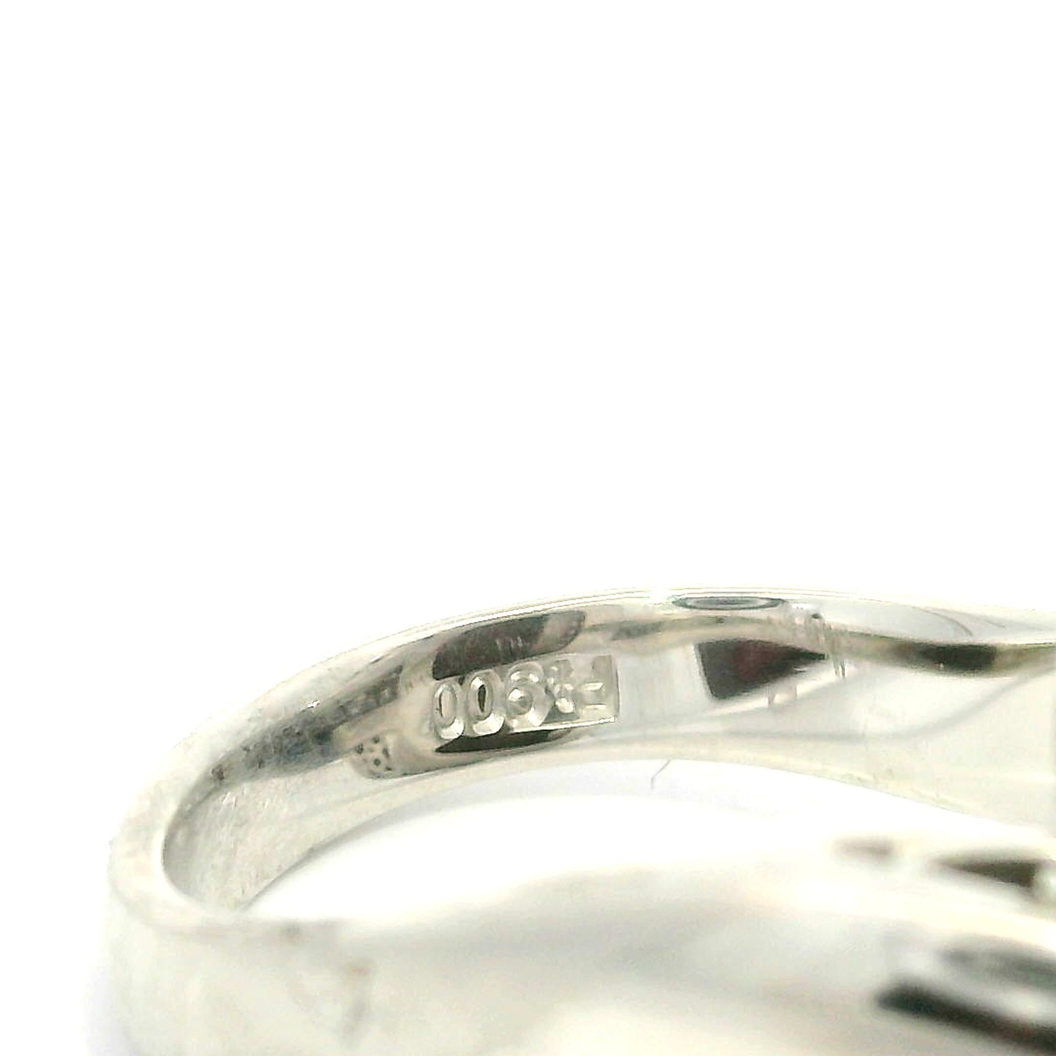 Anello con castone in platino con opale Boulder colorato e accenti di diamanti in vendita 5