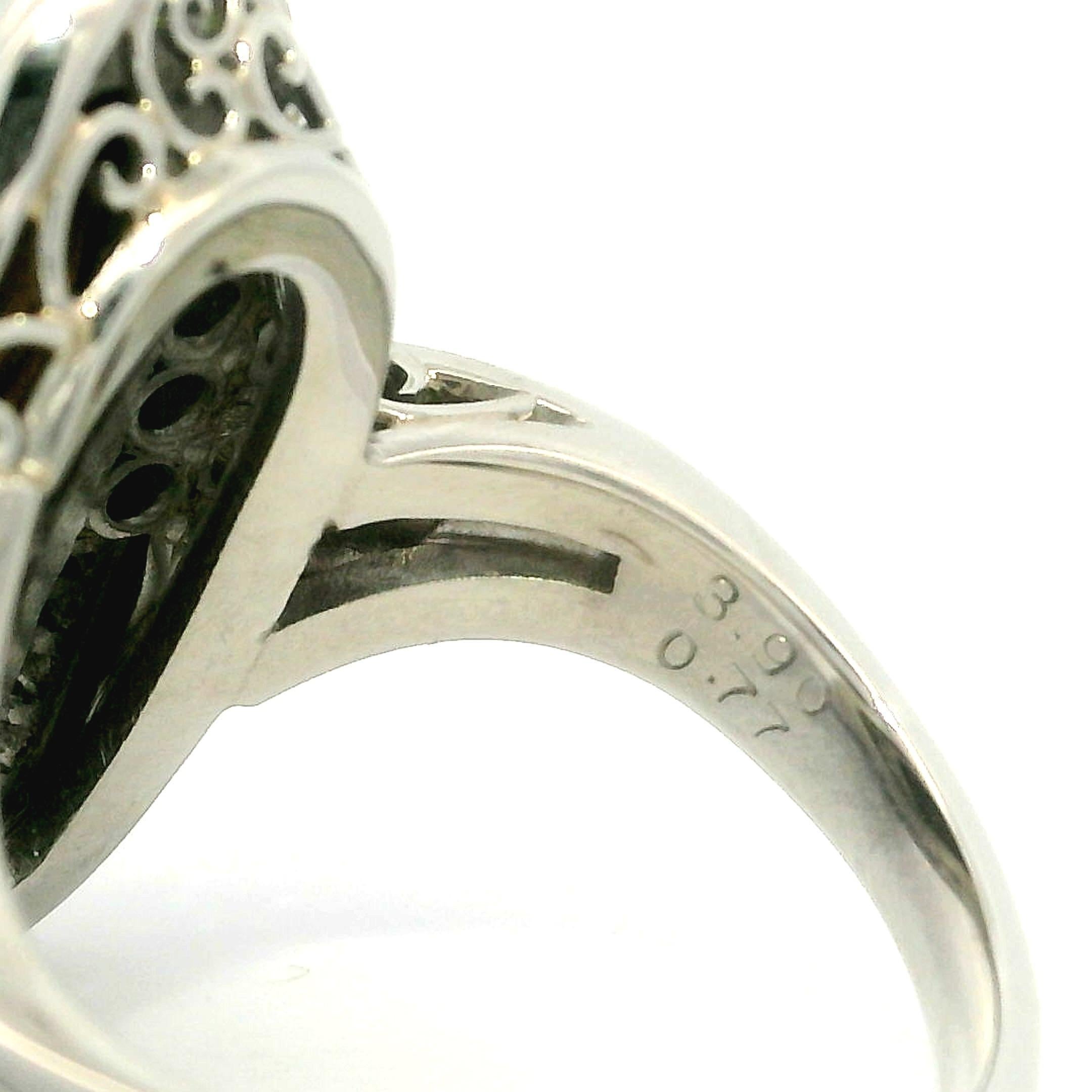 Anello con castone in platino con opale Boulder colorato e accenti di diamanti in vendita 4