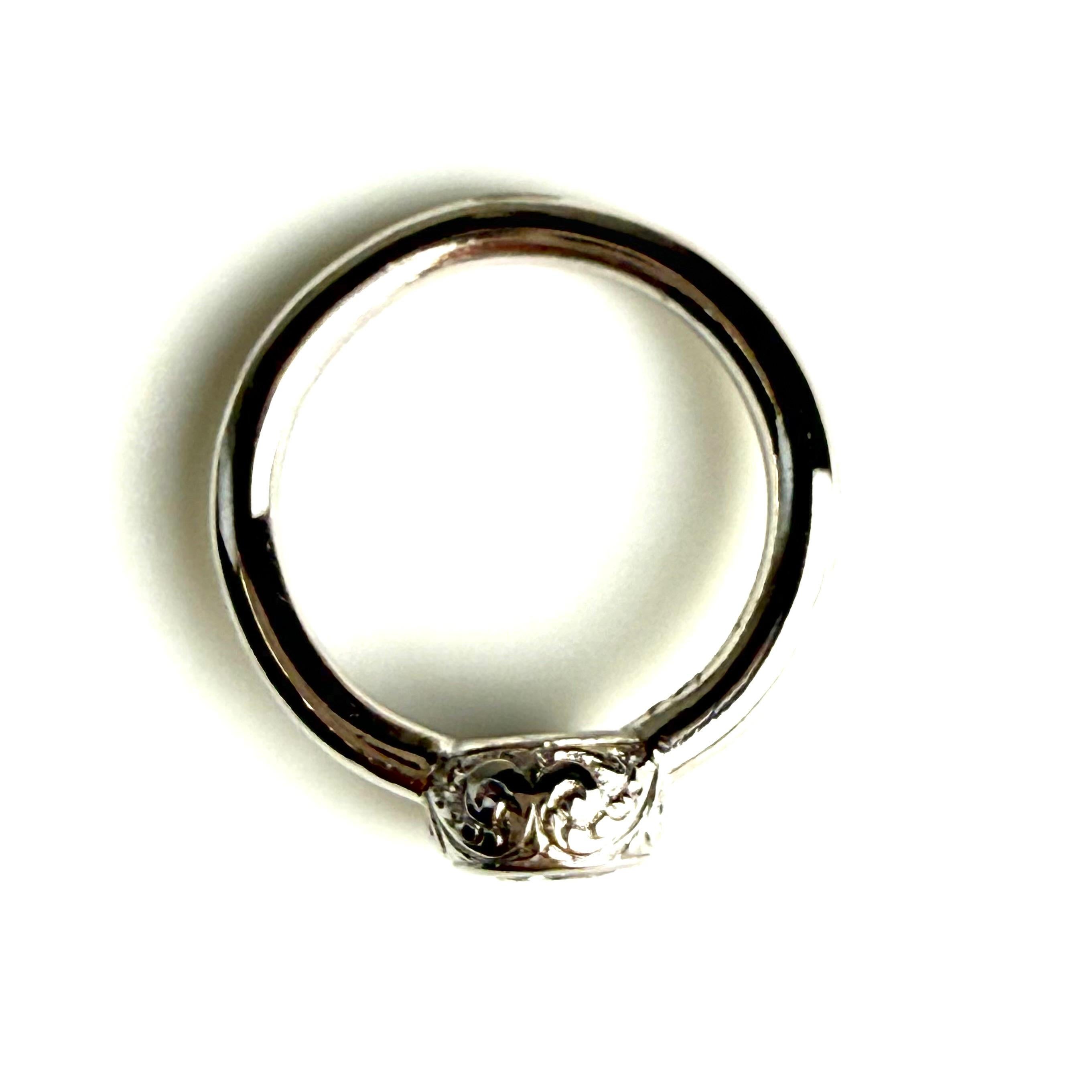 Anillo solitario de platino con bisel y diamantes grabados a mano de 0,50 quilates en venta 1