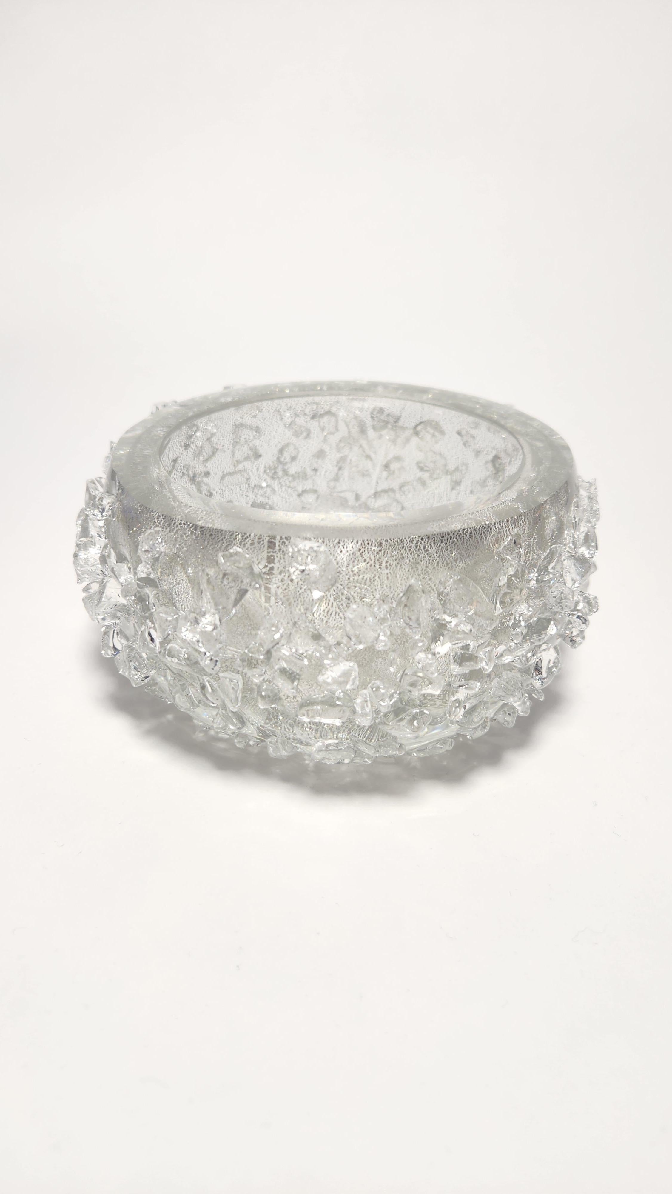 Vetro soffiato Ciotola Bling in platino realizzata a mano con foglie di platino e frammenti di cristallo in vendita
