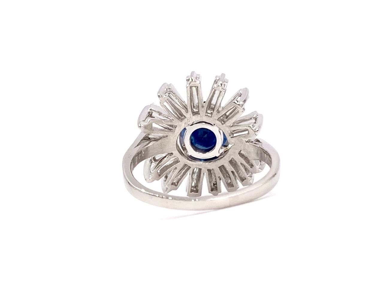 Platinum Blue Sapphire and Diamond Cocktail Ring (Moderne) im Angebot