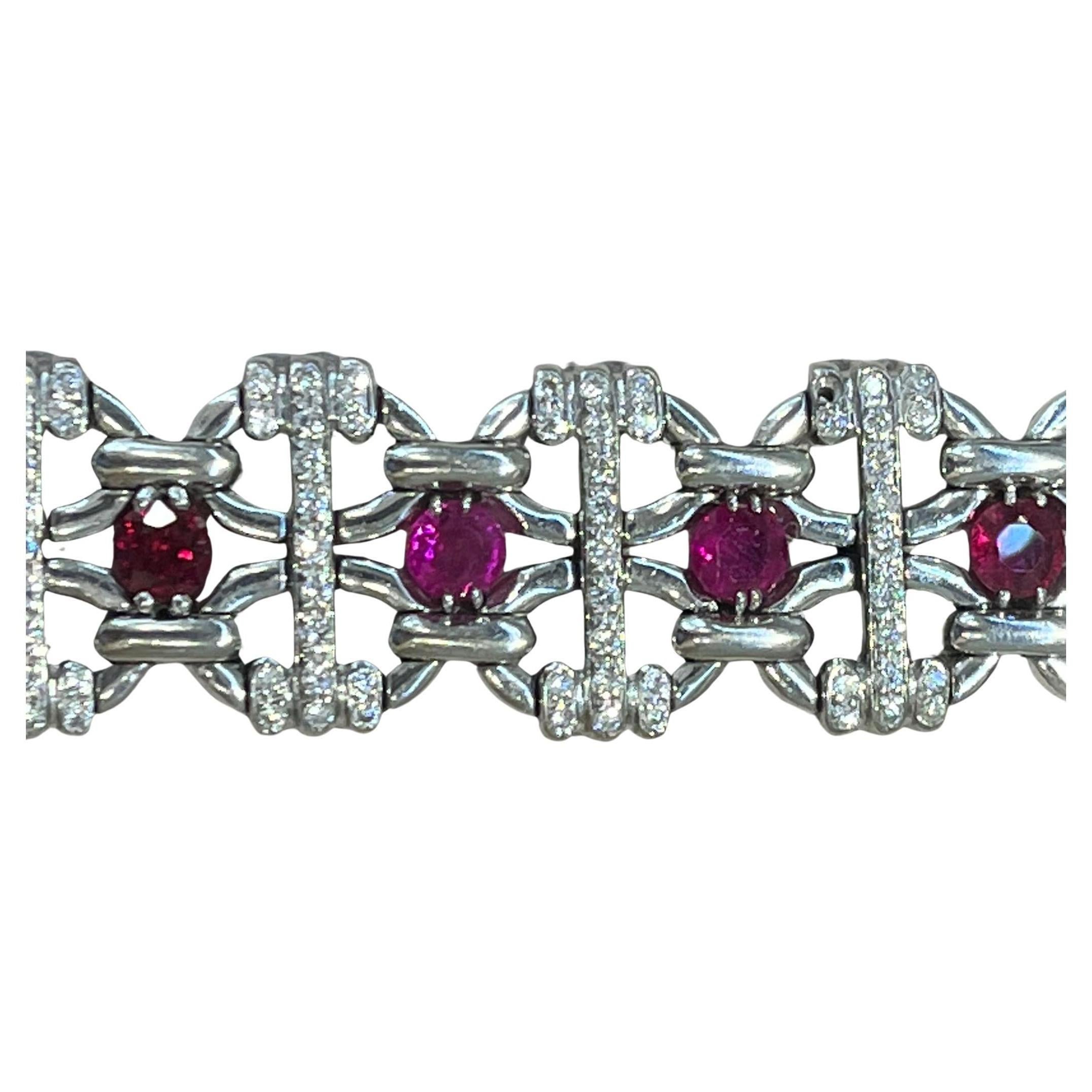 Bracciale in platino con diamanti e rubini in vendita
