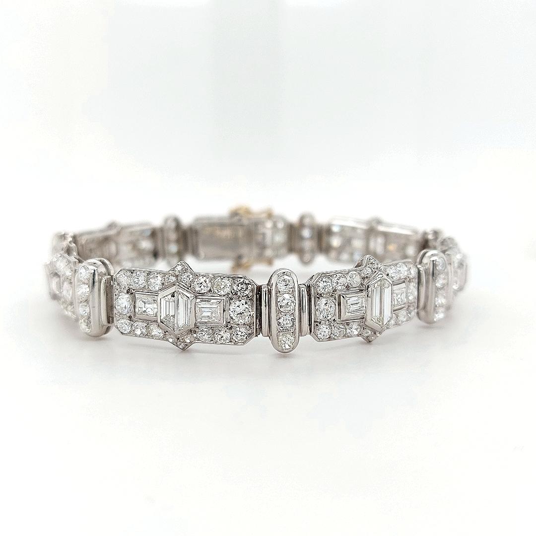 Taille émeraude Bracelet en platine avec diamants trapézoïdaux de 8 carats, émeraudes et taille vieille mine en vente