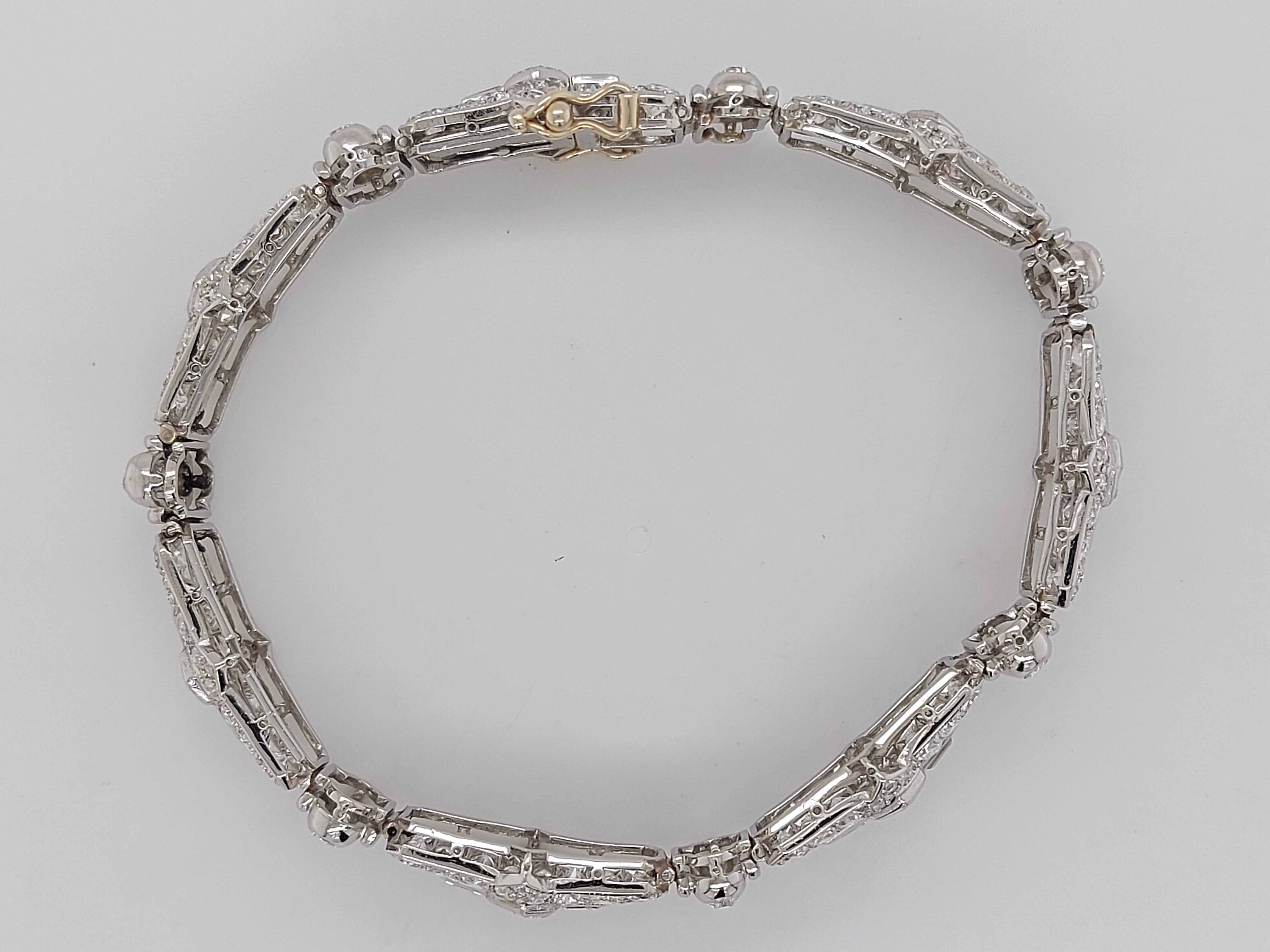 Bracelet en platine avec diamants trapézoïdaux de 8 carats, émeraudes et taille vieille mine en vente 1