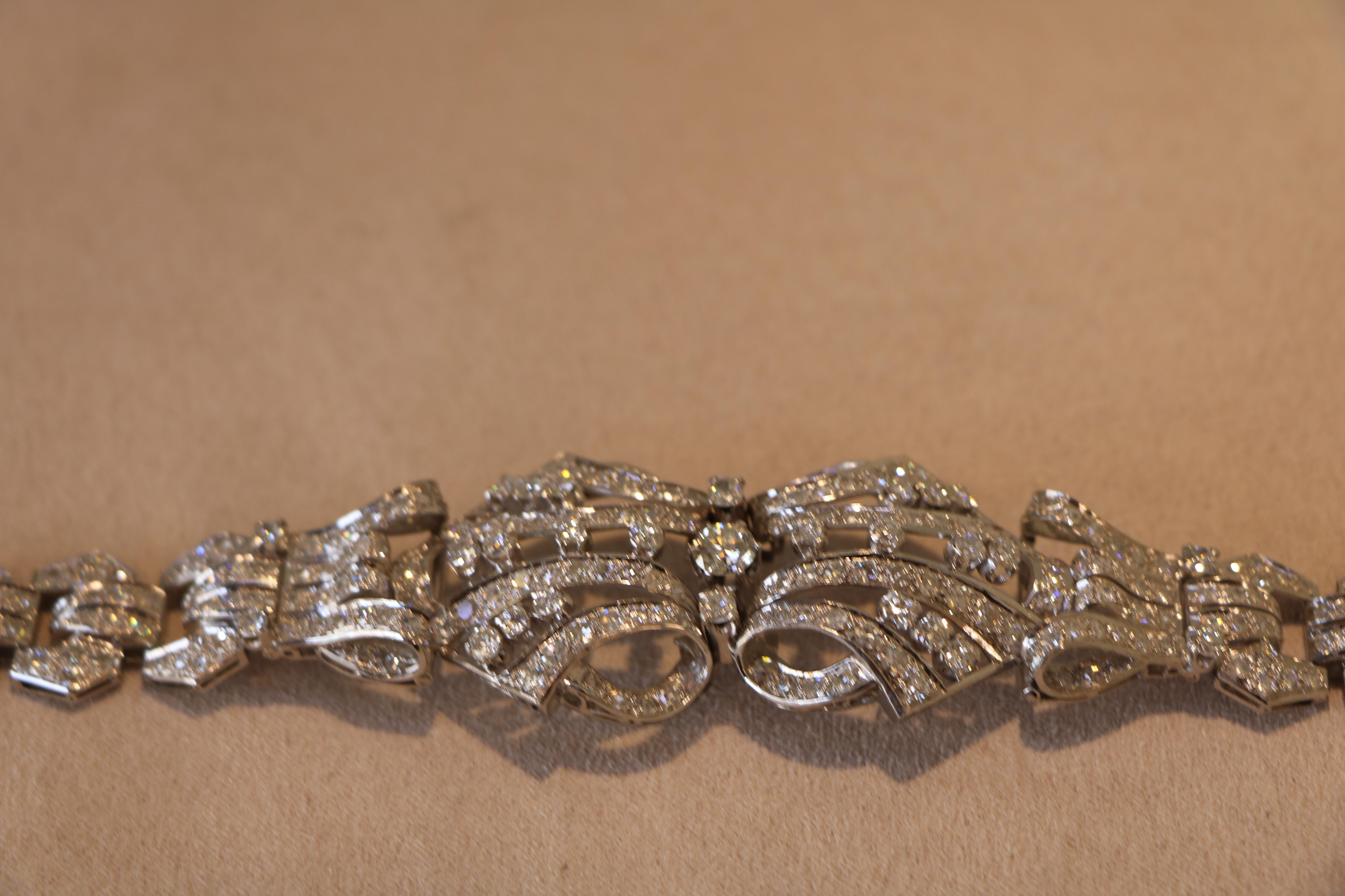 Brilliant Cut Platinum bracelet with diamonds For Sale