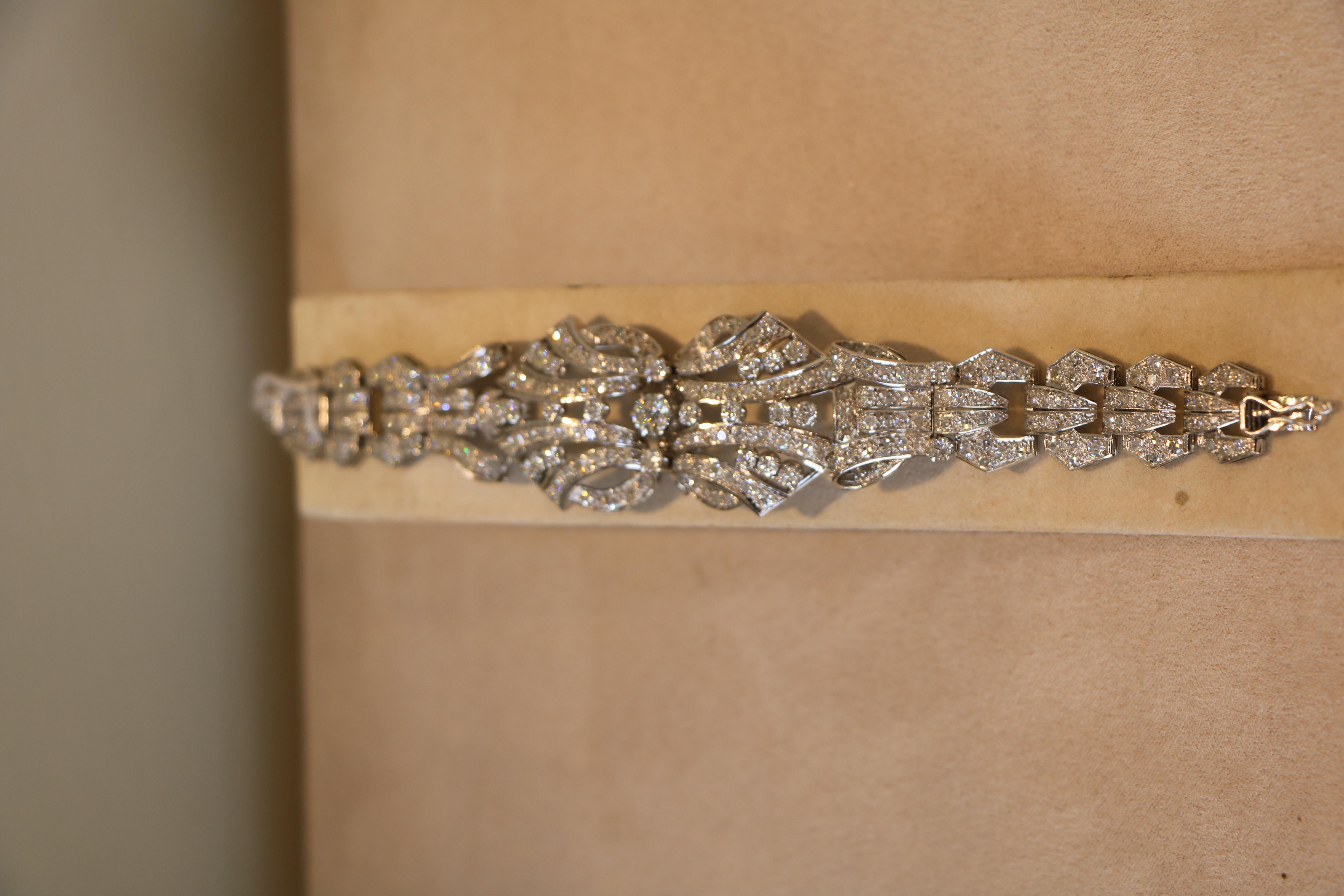 Platinum bracelet with diamonds For Sale 1