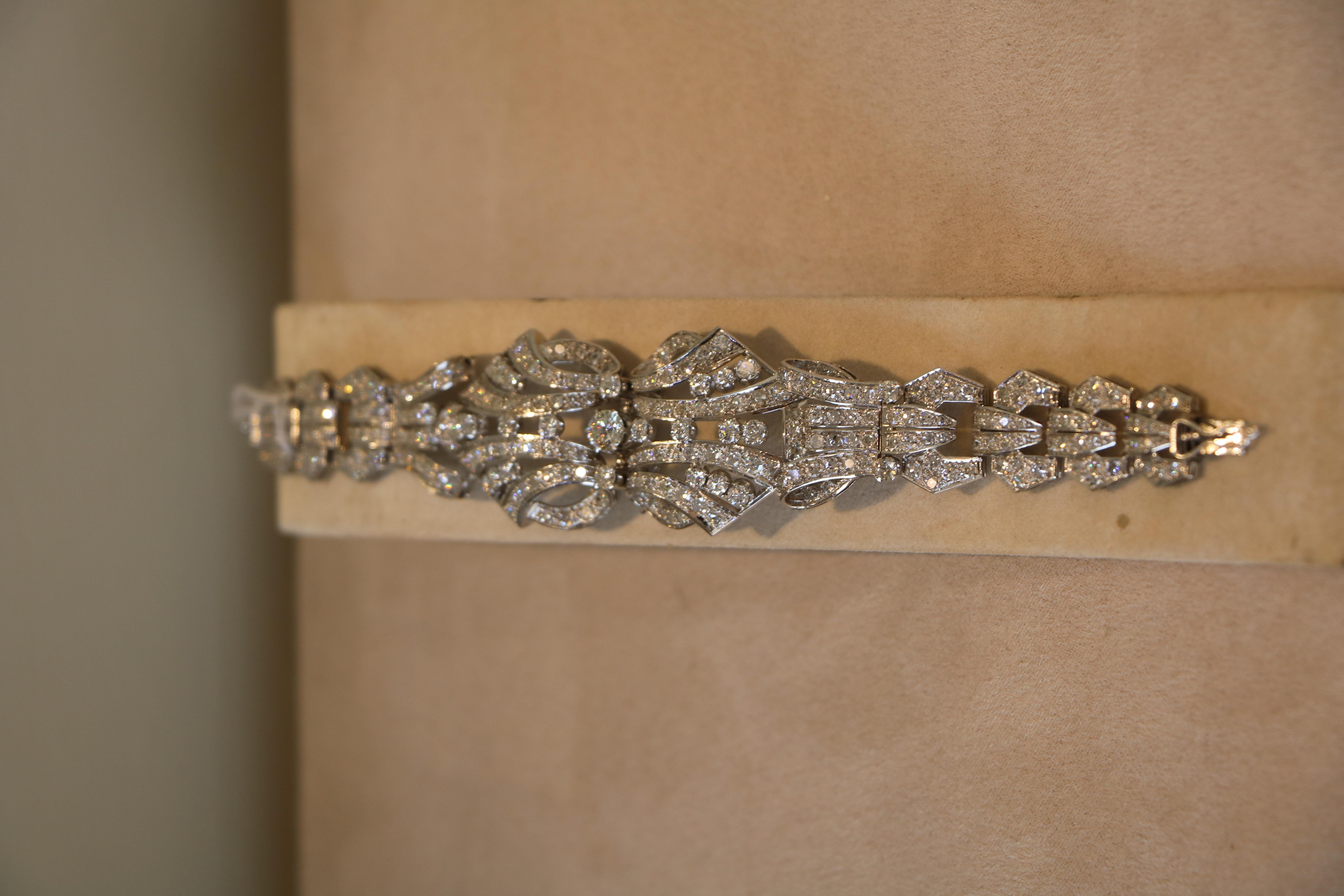 Platinum bracelet with diamonds For Sale 2