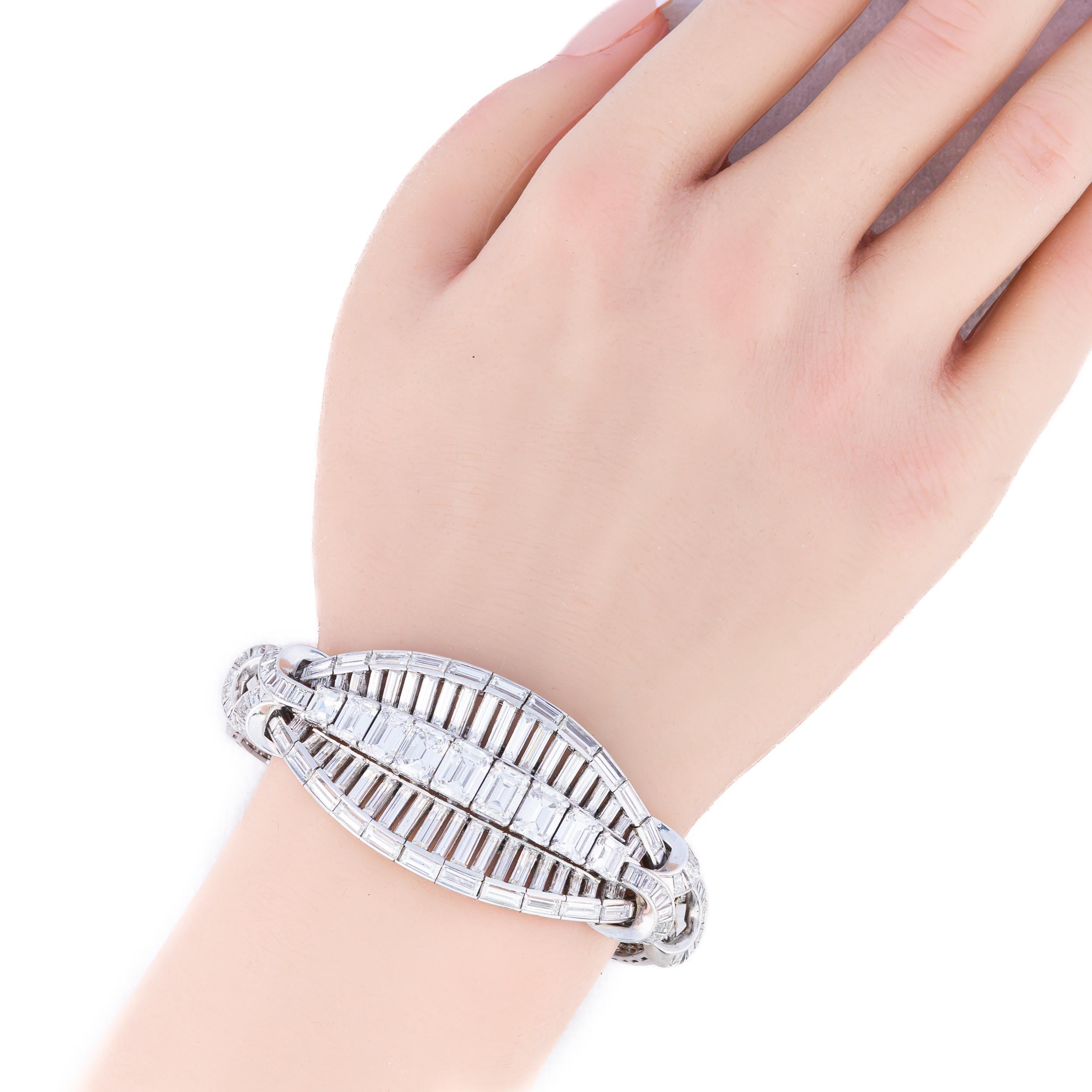 Pulsera de platino con diamantes talla esmeralda y baguette Corte esmeralda en venta