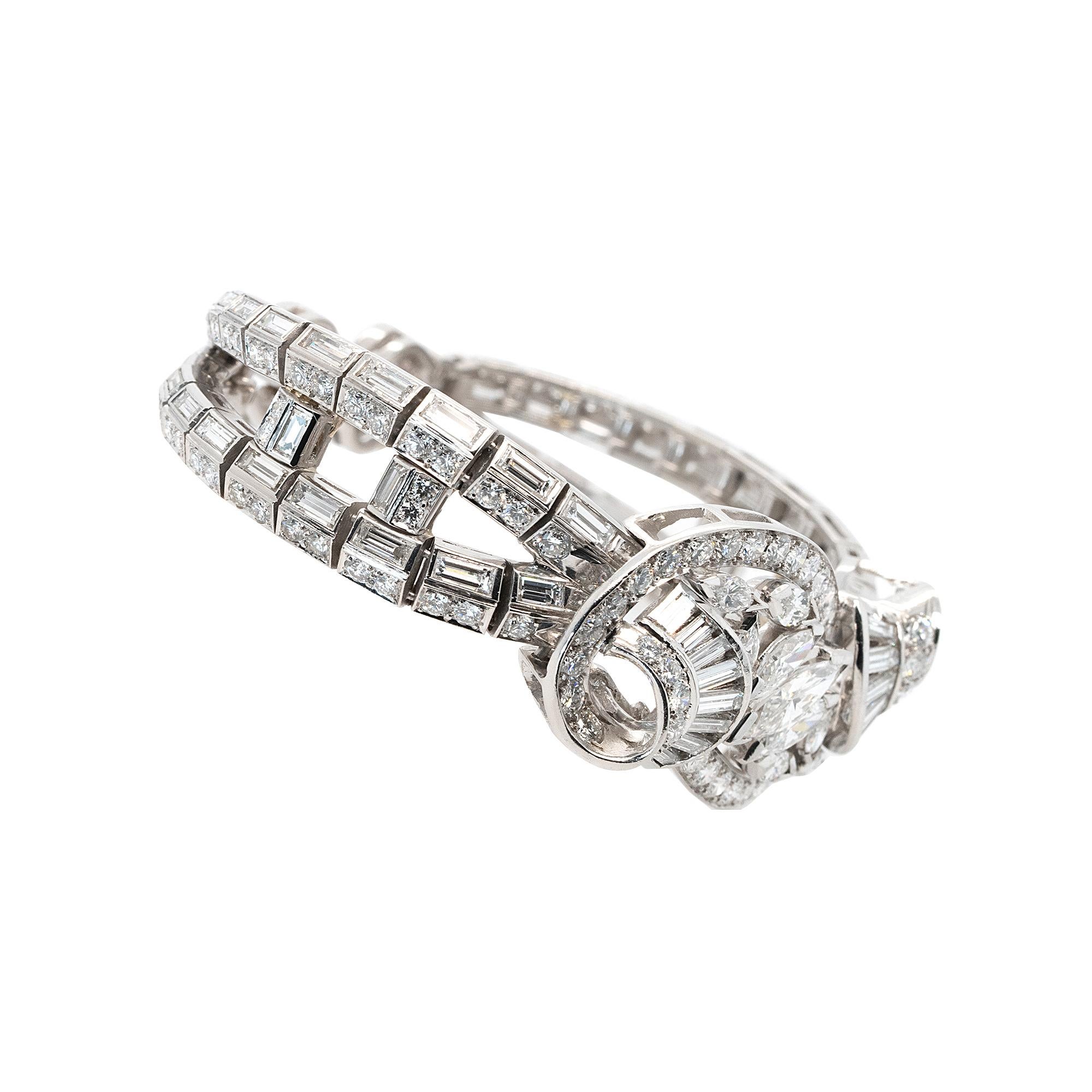 Bracelet en platine avec diamants naturels de taille mixte et marquise centrale Excellent état - En vente à Boca Raton, FL