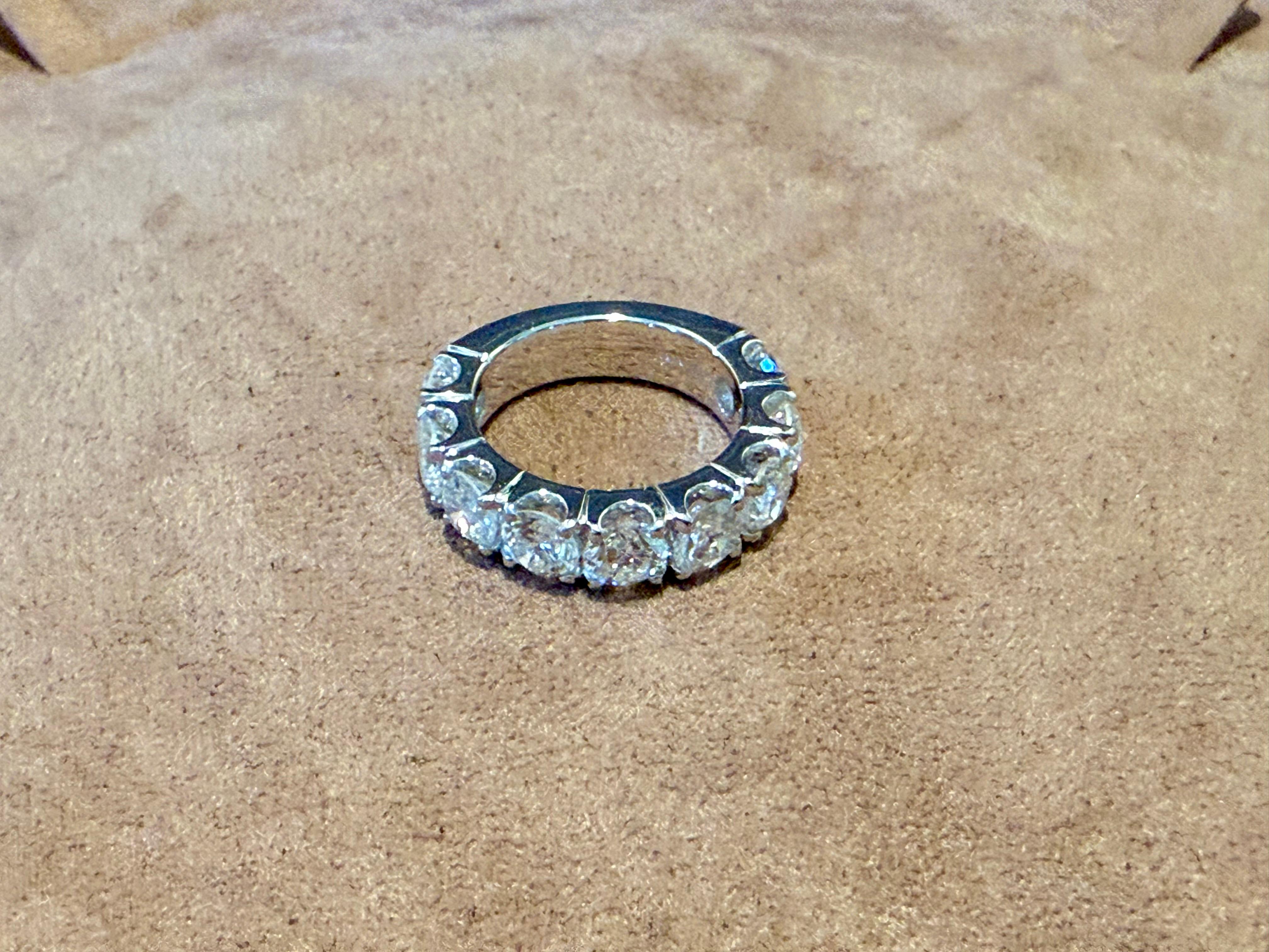 Platin Brillantschliff Diamant Ewigkeitsring 5,07 Karat (Zeitgenössisch) im Angebot