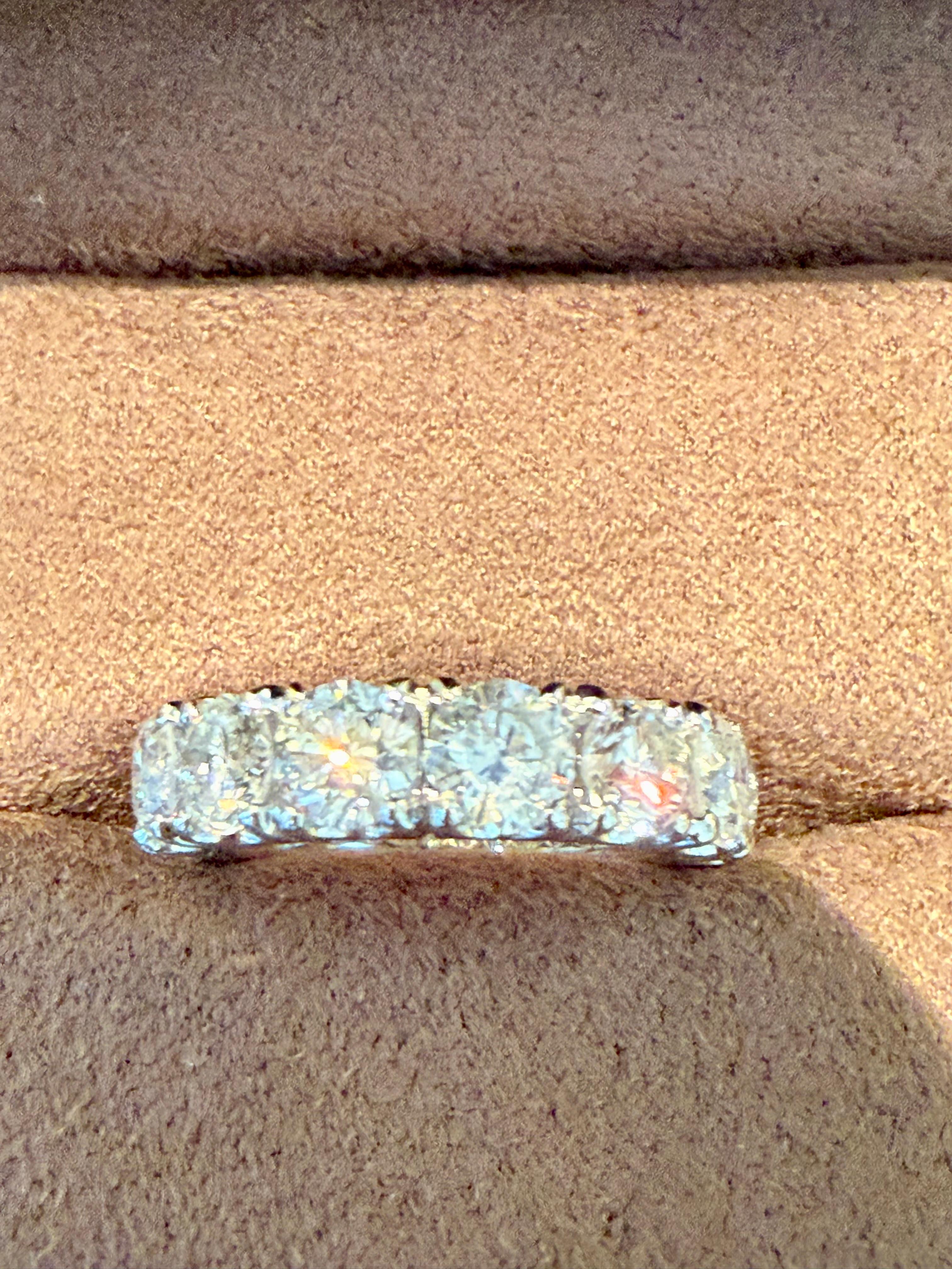 Platin Brillantschliff Diamant Ewigkeitsring 5,07 Karat im Angebot 2