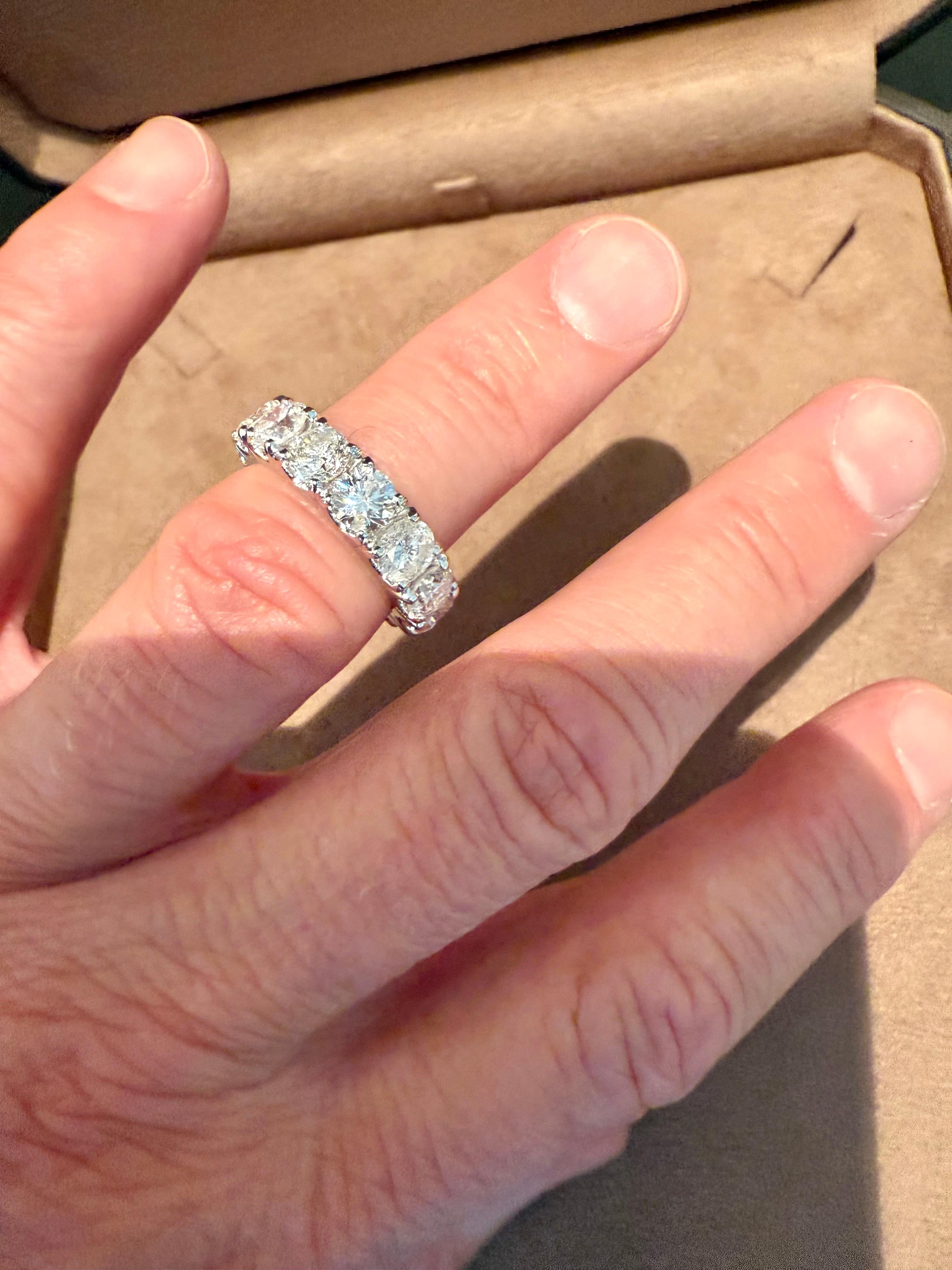 Platin Brillantschliff Diamant Ewigkeitsring 5,07 Karat im Angebot 3