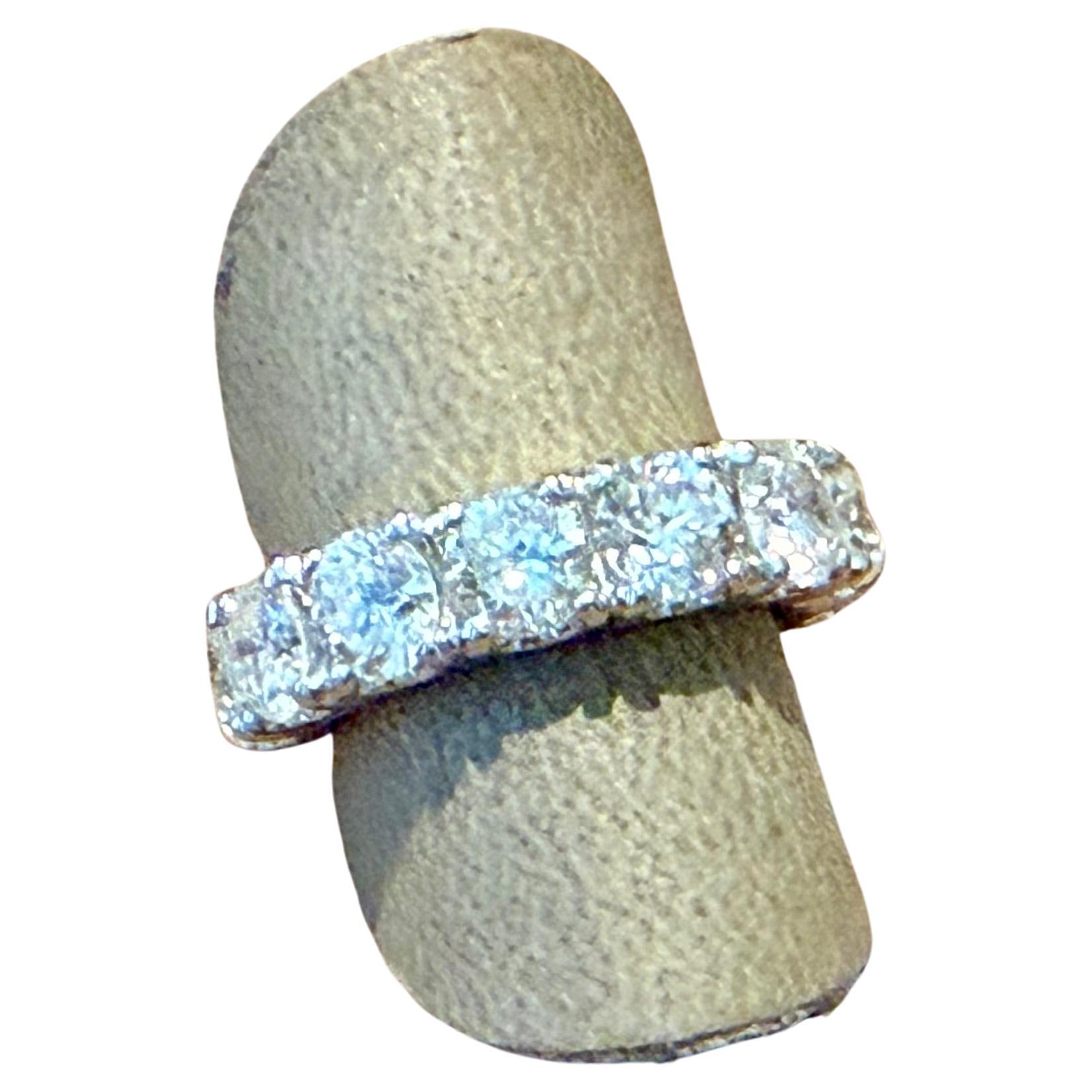 Platin Brillantschliff Diamant Ewigkeitsring 5,07 Karat im Angebot