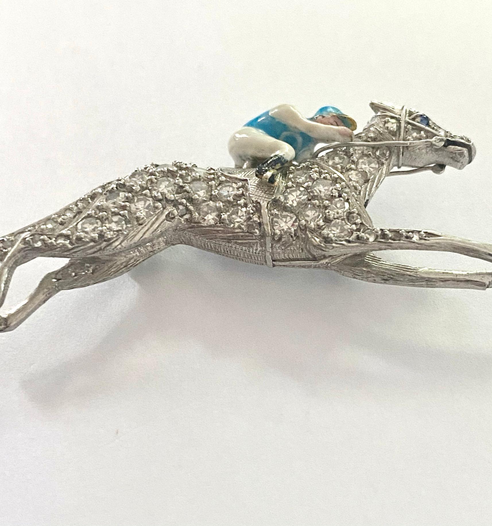 Un (1) Broche de platino, 