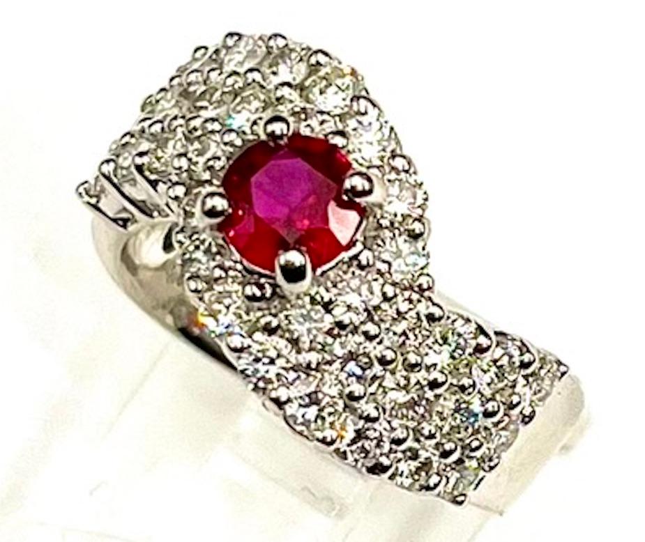 Platinum Burmese Ruby and Diamond Ring In New Condition For Sale In San Diego, CA