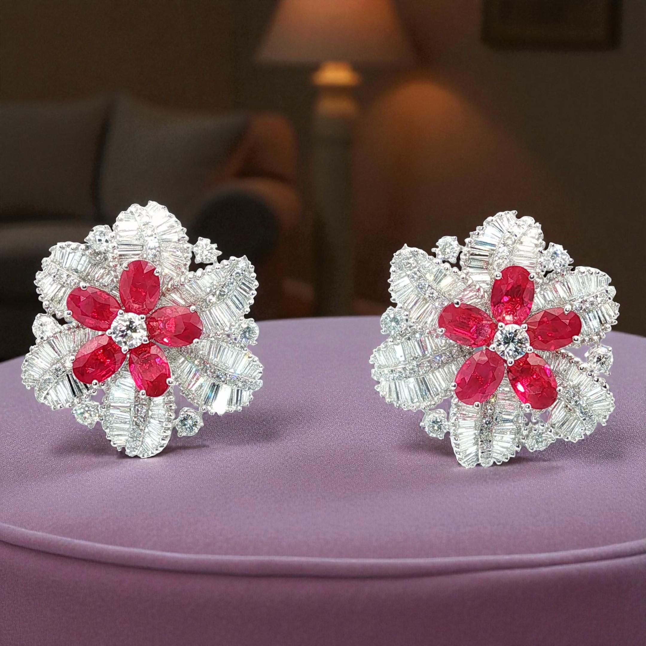 Donna Orecchini a grappolo in platino con rubini birmani e diamanti - 12,25 carati Alta Gioielleria in vendita