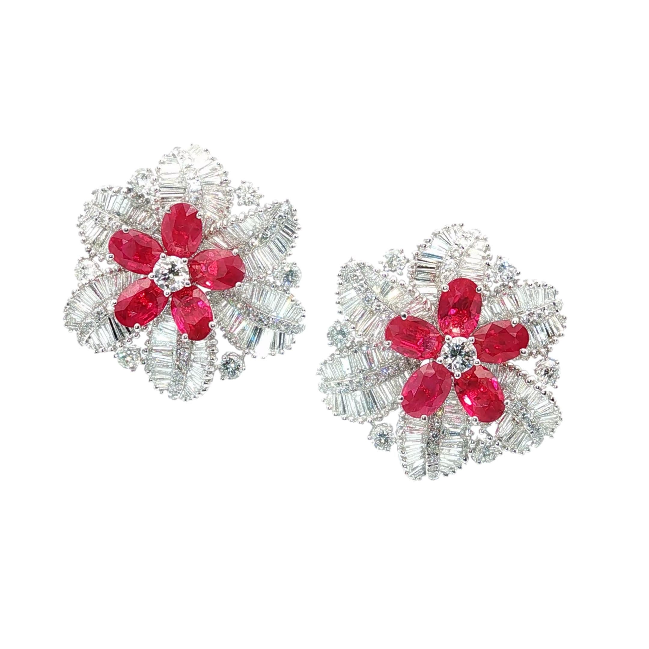 Contemporaneo Suite di rubini birmani e diamanti baguette in platino (set) - Orecchini e anello da 19,15 carati in vendita