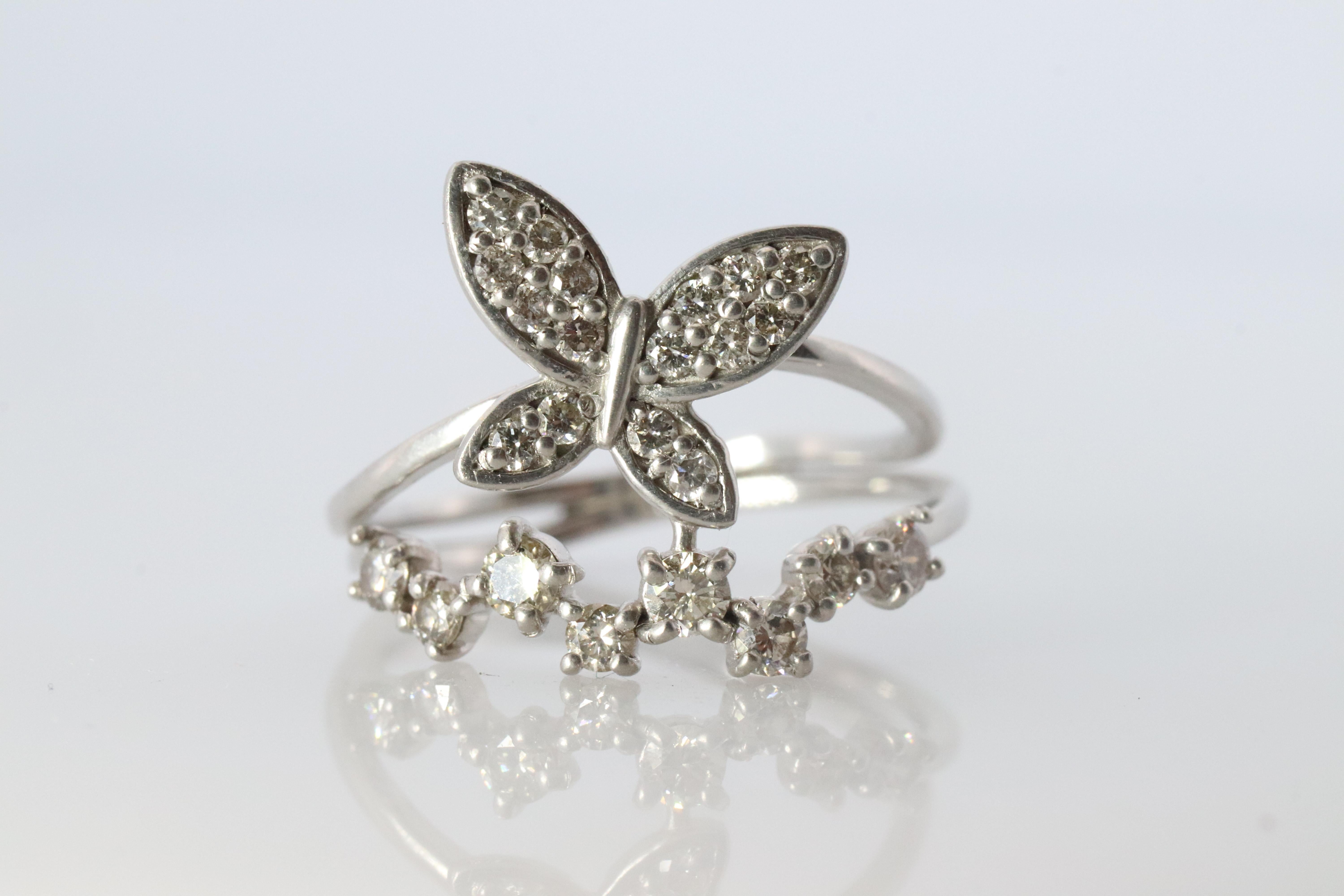 Anillo Mariposa de platino. Pt900 Fun Diamante Anillo en racimo Dainty. Corte redondo en venta
