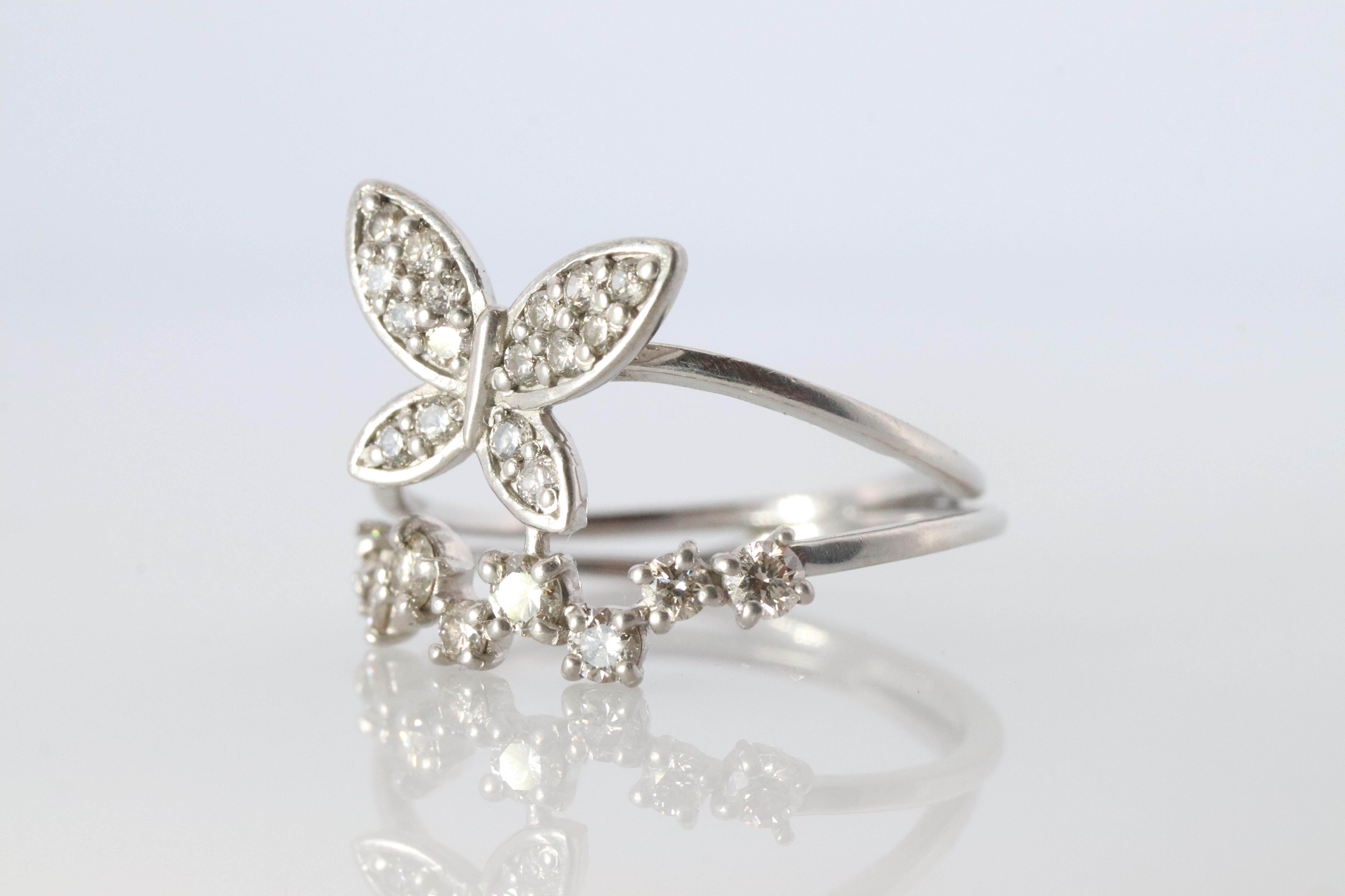Anillo Mariposa de platino. Pt900 Fun Diamante Anillo en racimo Dainty. en Bueno estado para la venta en Port Charlotte, FL