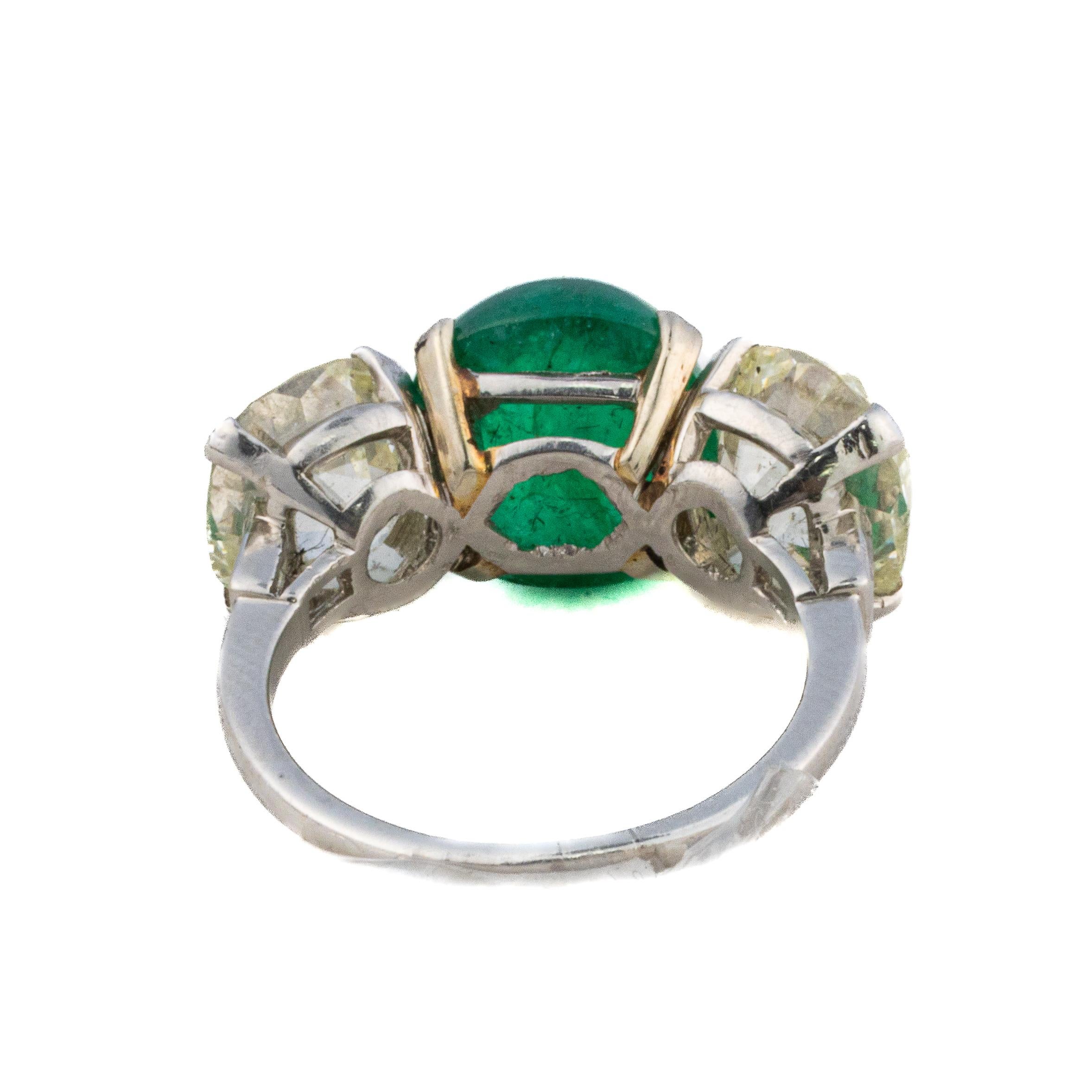 Platinum Cabochon Emerald and Old Mine Cut Diamond Three-Stone Ring In Excellent Condition For Sale In New York, NY