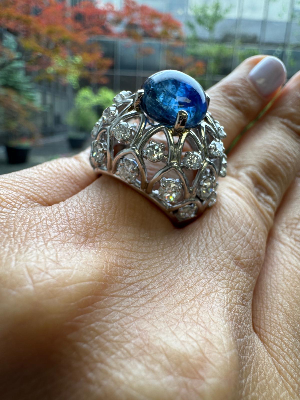 Anello in platino con zaffiro cabochon e diamante a cupola in vendita 8