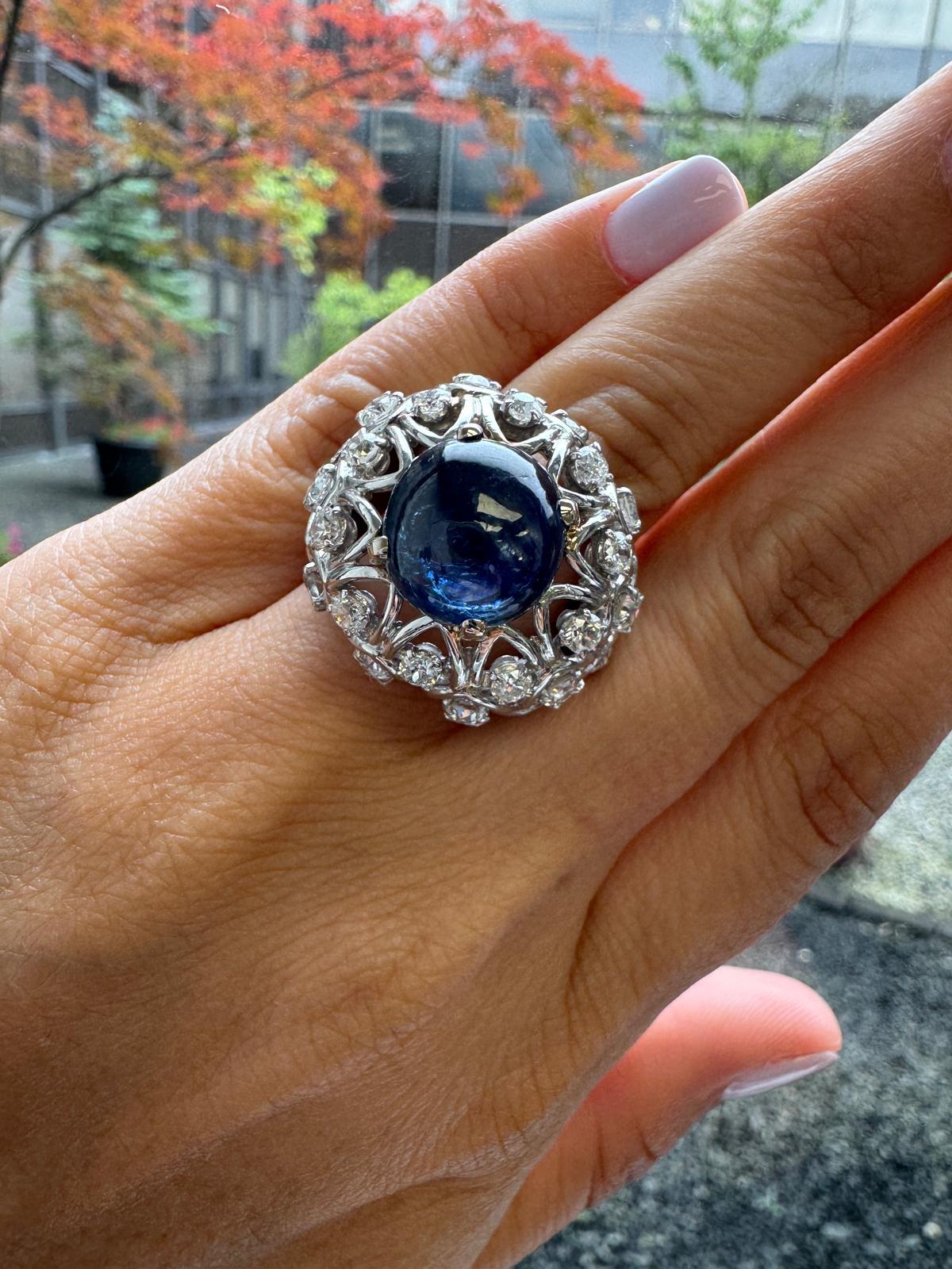 Anello in platino con zaffiro cabochon e diamante a cupola in vendita 11