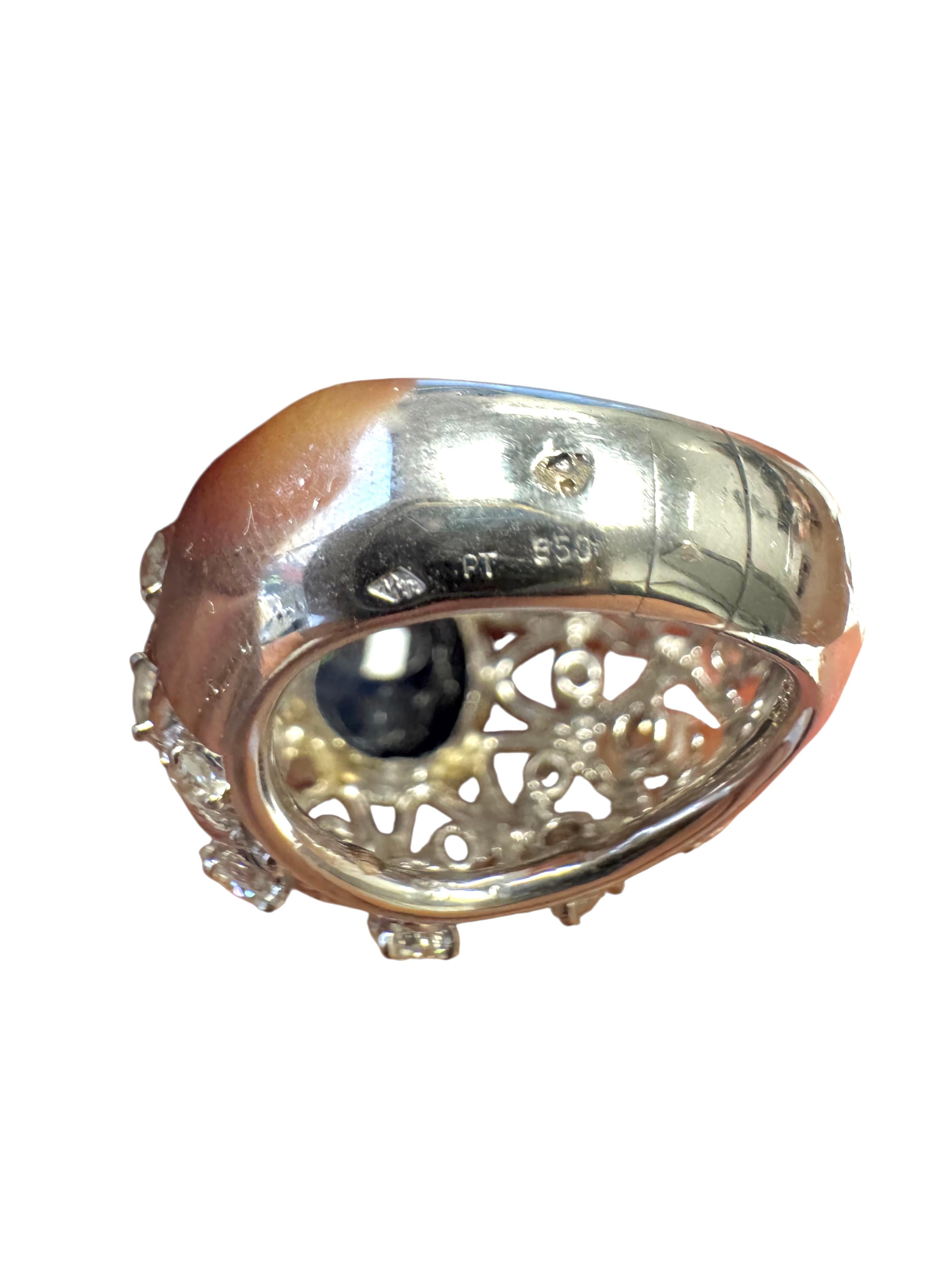 Anello in platino con zaffiro cabochon e diamante a cupola in vendita 2