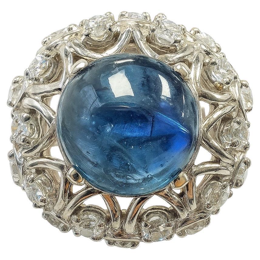Bague dôme en platine avec saphir cabochon et diamant