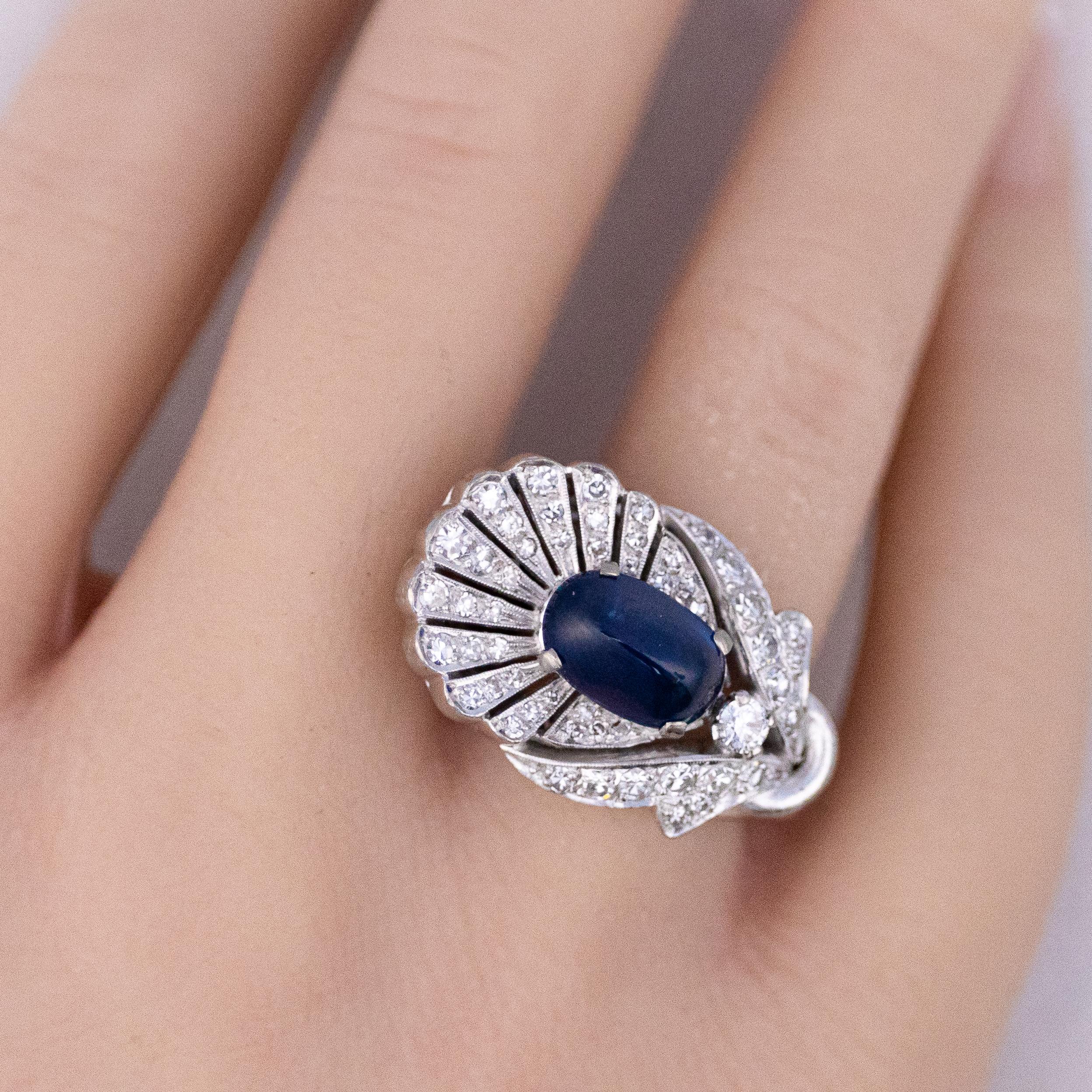 Platin Cabochon Saphir und Diamant Ring im Zustand „Hervorragend“ im Angebot in New York, NY