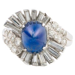 Anello Wave in platino con zaffiro cabochon e diamante