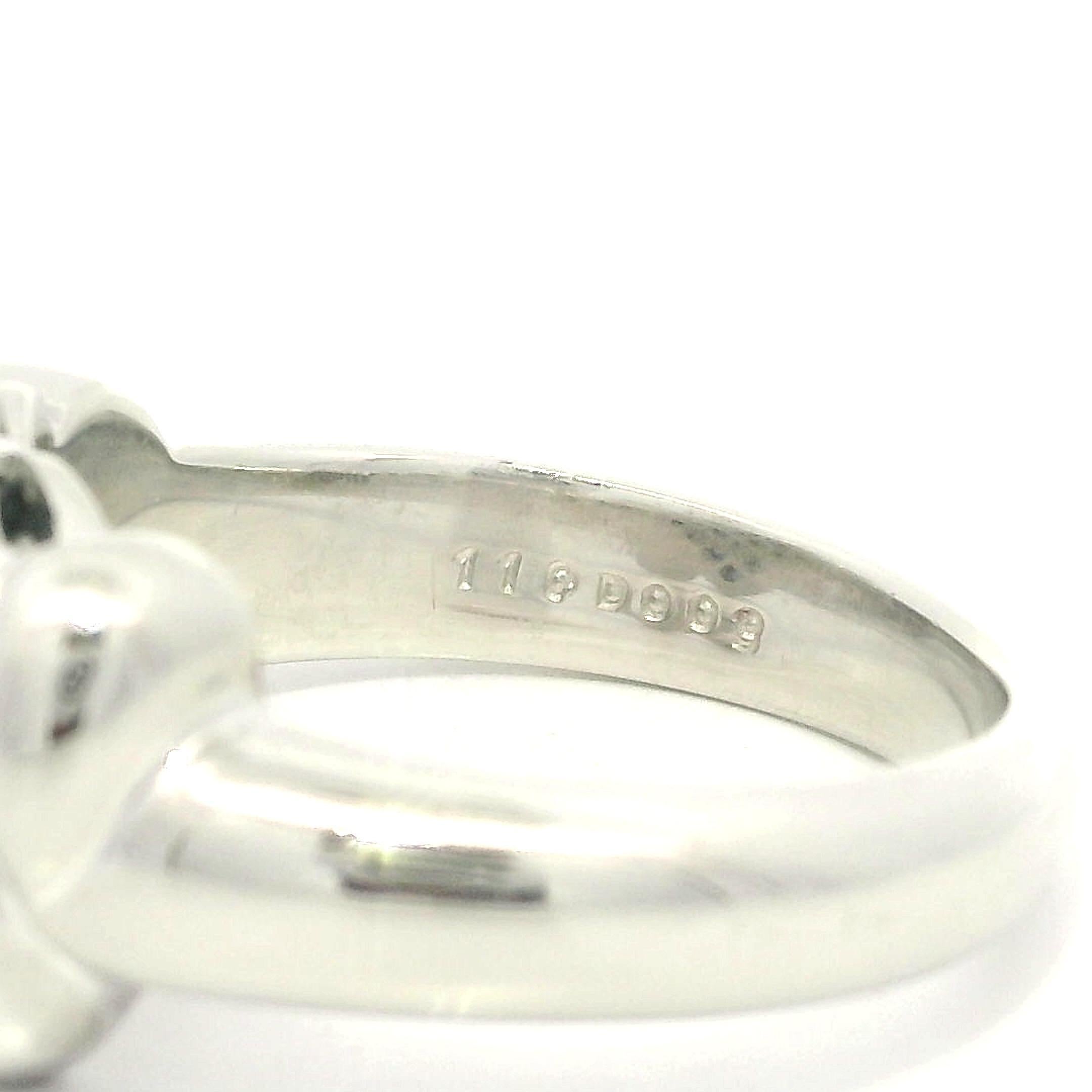 Anello in platino con zaffiro tagliato a cabochon e diamante con cuore incastonato invisibile in vendita 3