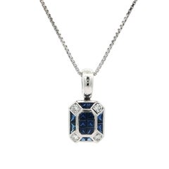 Collier en platine avec saphir bleu royal taillé en calibre et diamant pour rehausser le collier