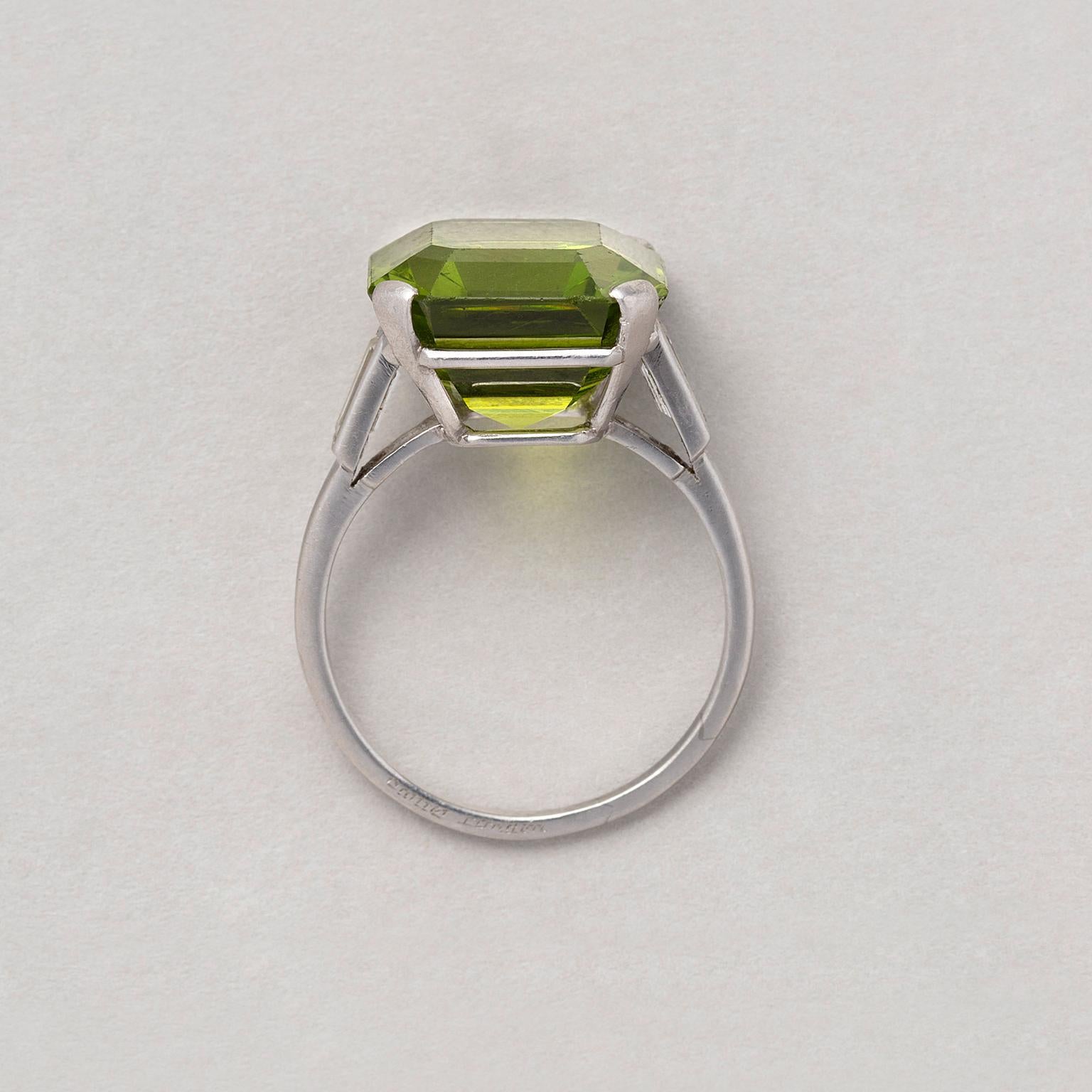 Platinum Cartier Ring with Peridot and Diamond For Sale 1