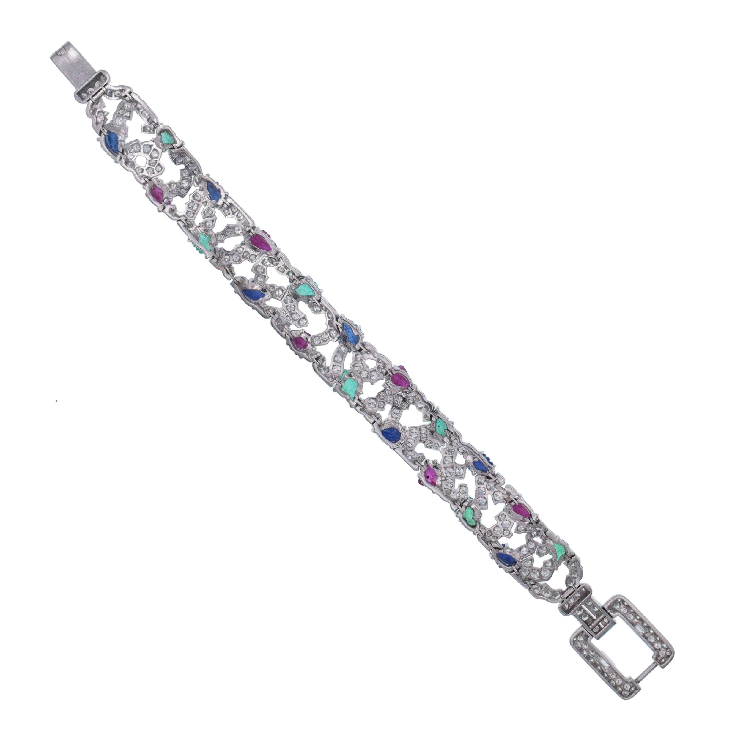 Platino, zaffiro di rubino intagliato  Smeraldo  Bracciale con diamanti in vendita 1