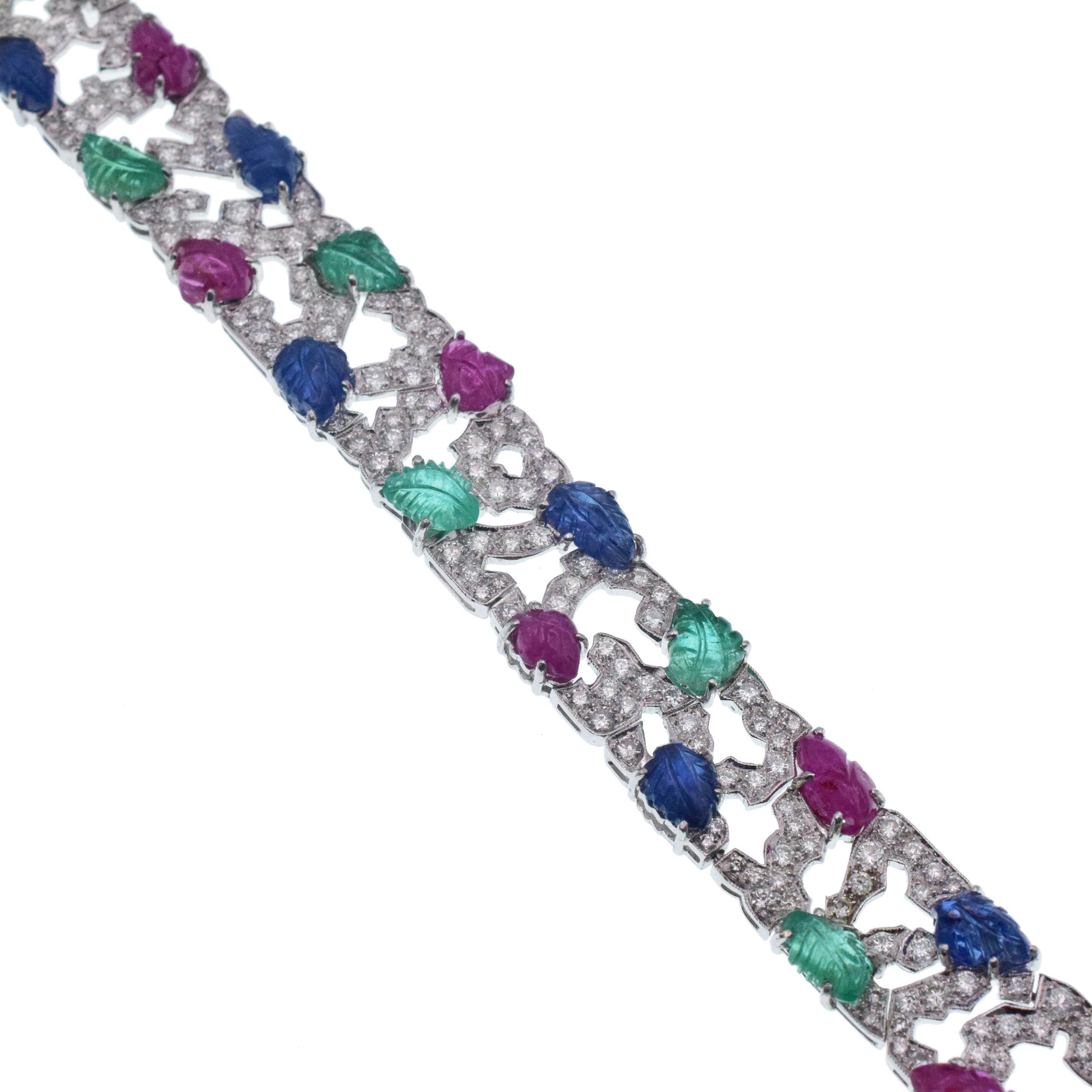 Platino, zaffiro di rubino intagliato  Smeraldo  Bracciale con diamanti In condizioni ottime in vendita a New York, NY