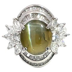 Anello in platino con diamante a forma di occhio di gatto