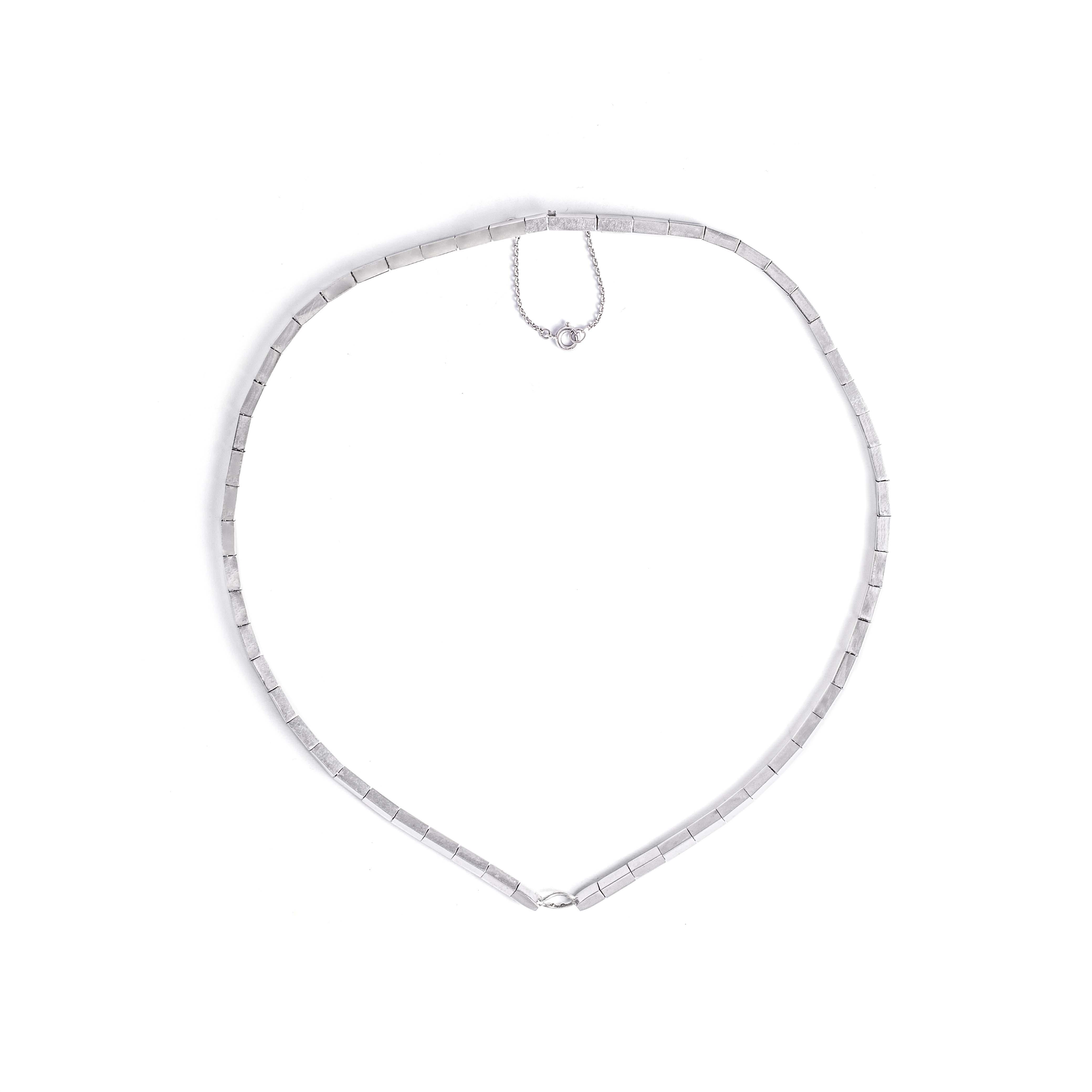 Platinum chain necklace.
Length: 42.00 centimeters. 
Total Weight: 41.82 grams.