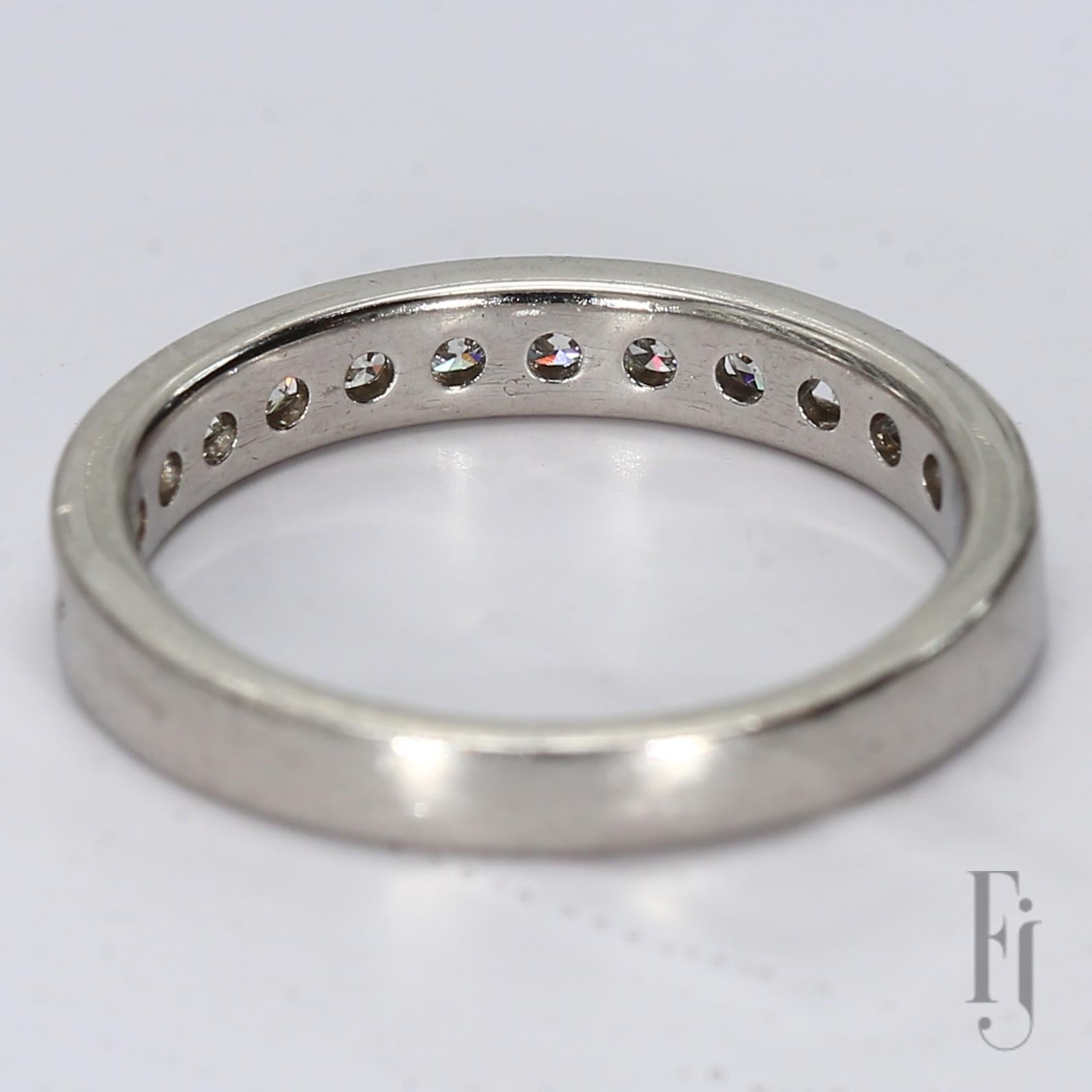 Taille ronde Bague en platine et diamant en serti clos - Taille 5.75 en vente