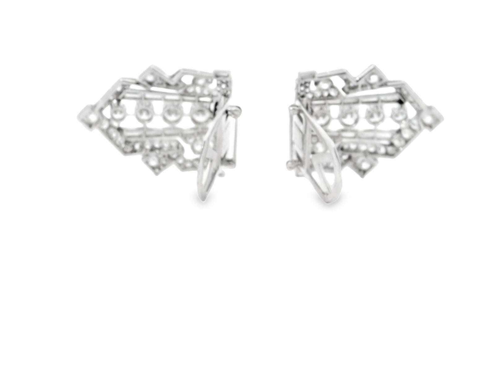 This stunning brooch features a geometric design, adorned with white diamonds. The diamonds add a brilliant sparkle, enhancing the brooch's symmetrical form.

Crafted in platinum, the piece showcases precise detailing and a sleek finish. The