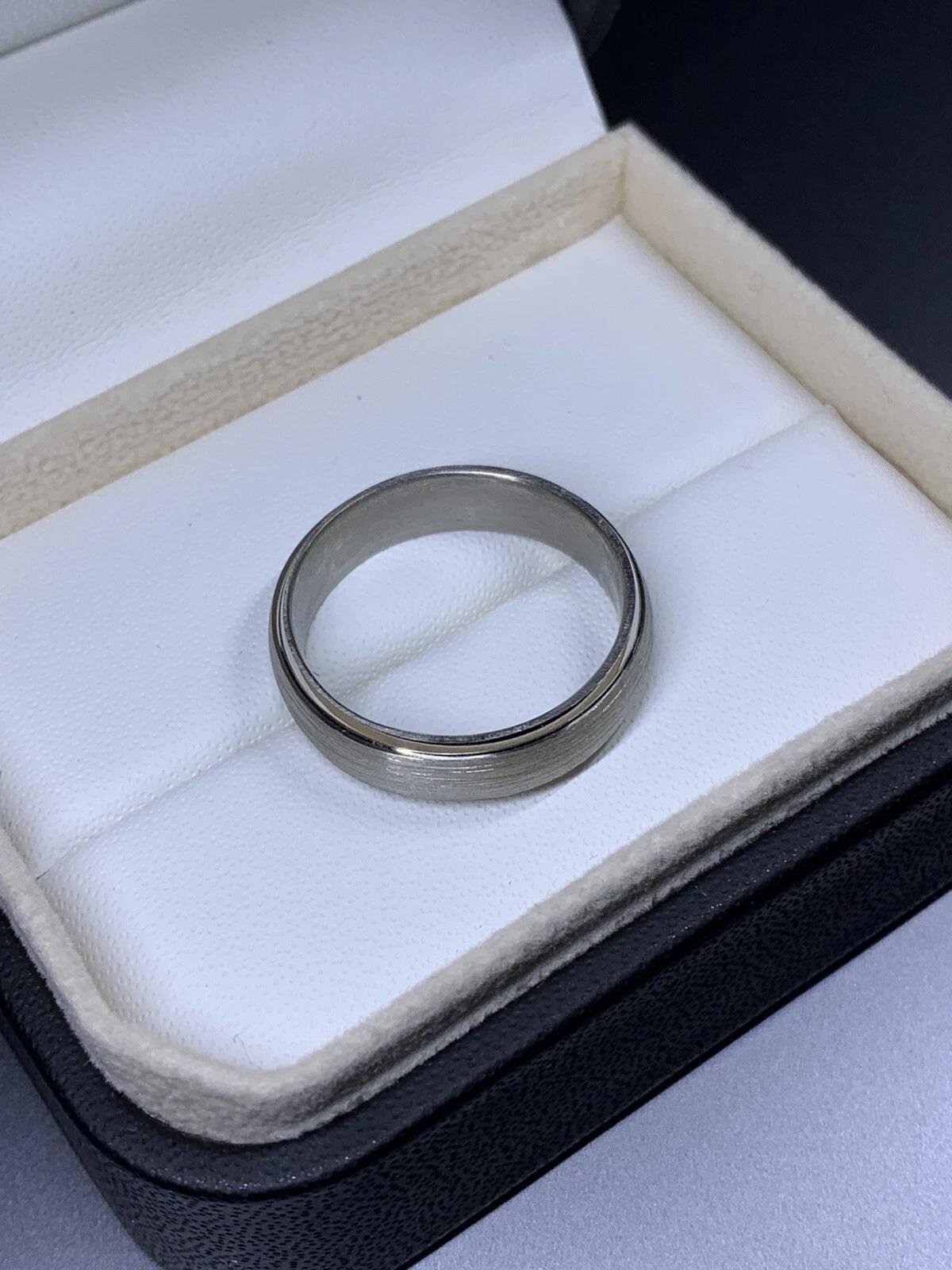 Platinum chunky wide mens wedding ring brush finish In New Condition For Sale In London, GB