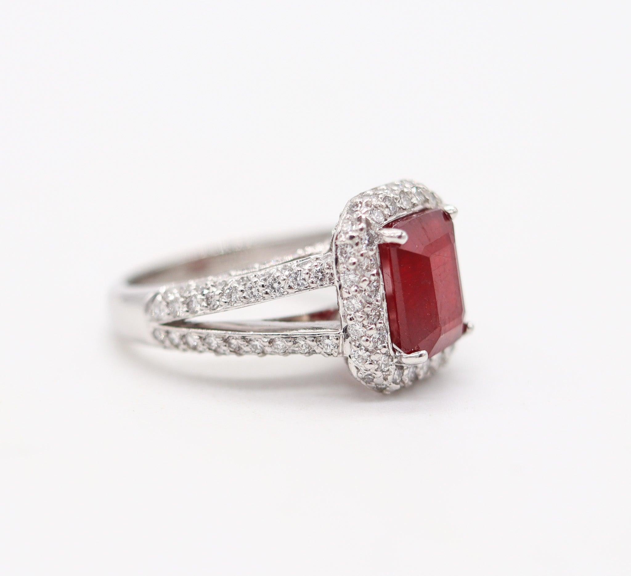 Taille émeraude PLATINUM Classic Cocktail Ring With 4.84 Ctw In Vivid Red Ruby And VS Diamonds en vente