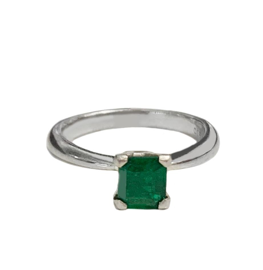 Platinum Classy Columbian Emerald Ring In New Condition For Sale In New York, NY