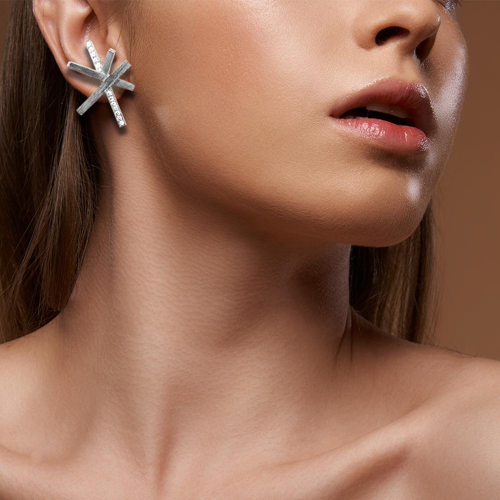 Introducing the Michael Bondanza Heights Collection Platinum Climber Earrings: Elegance and Edge in One Stunning Design

Elevate your jewelry collection to new heights with the exquisite Platinum Climber Earrings from the renowned Michael Bondanza