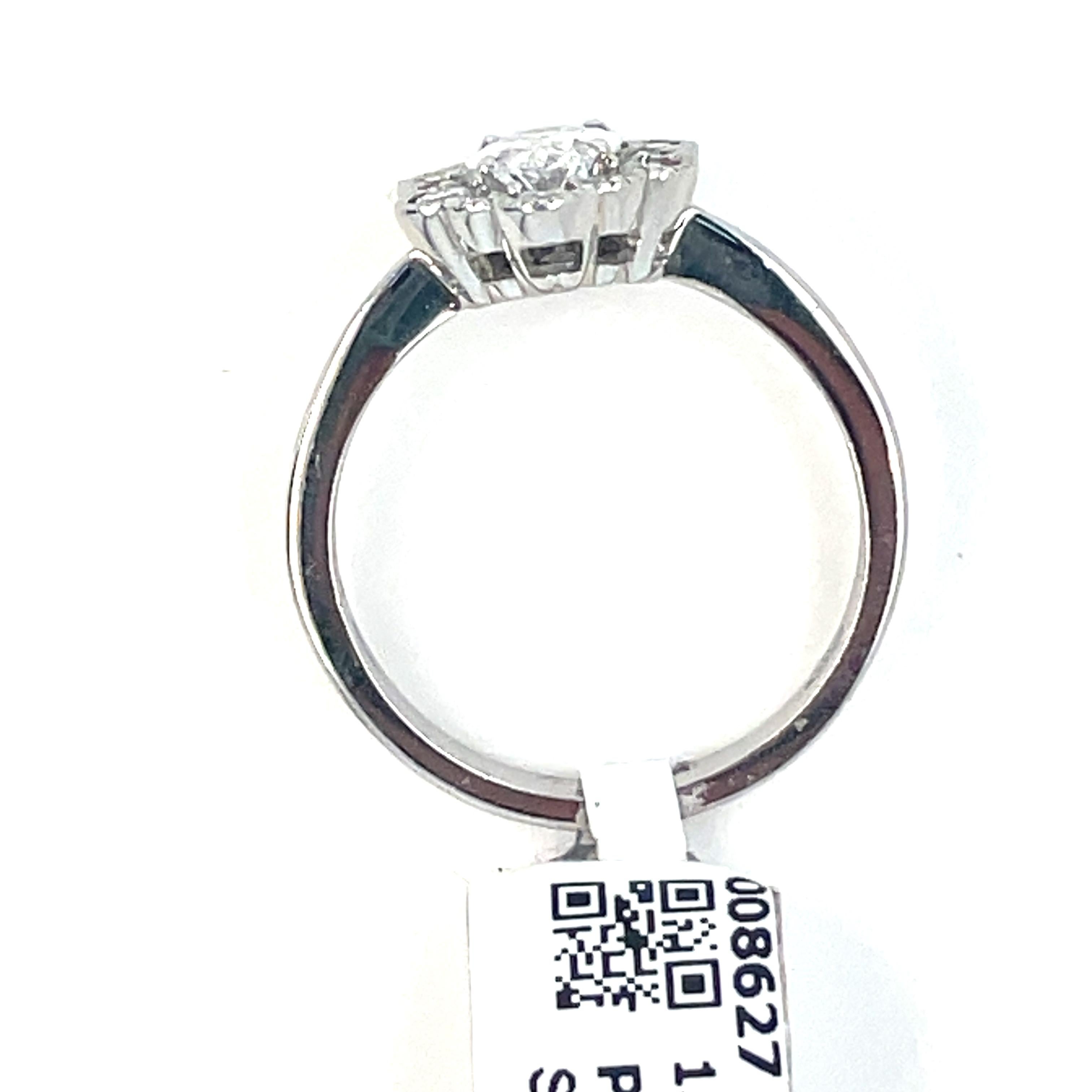 Anello in platino con diamanti a grappolo in vendita 4