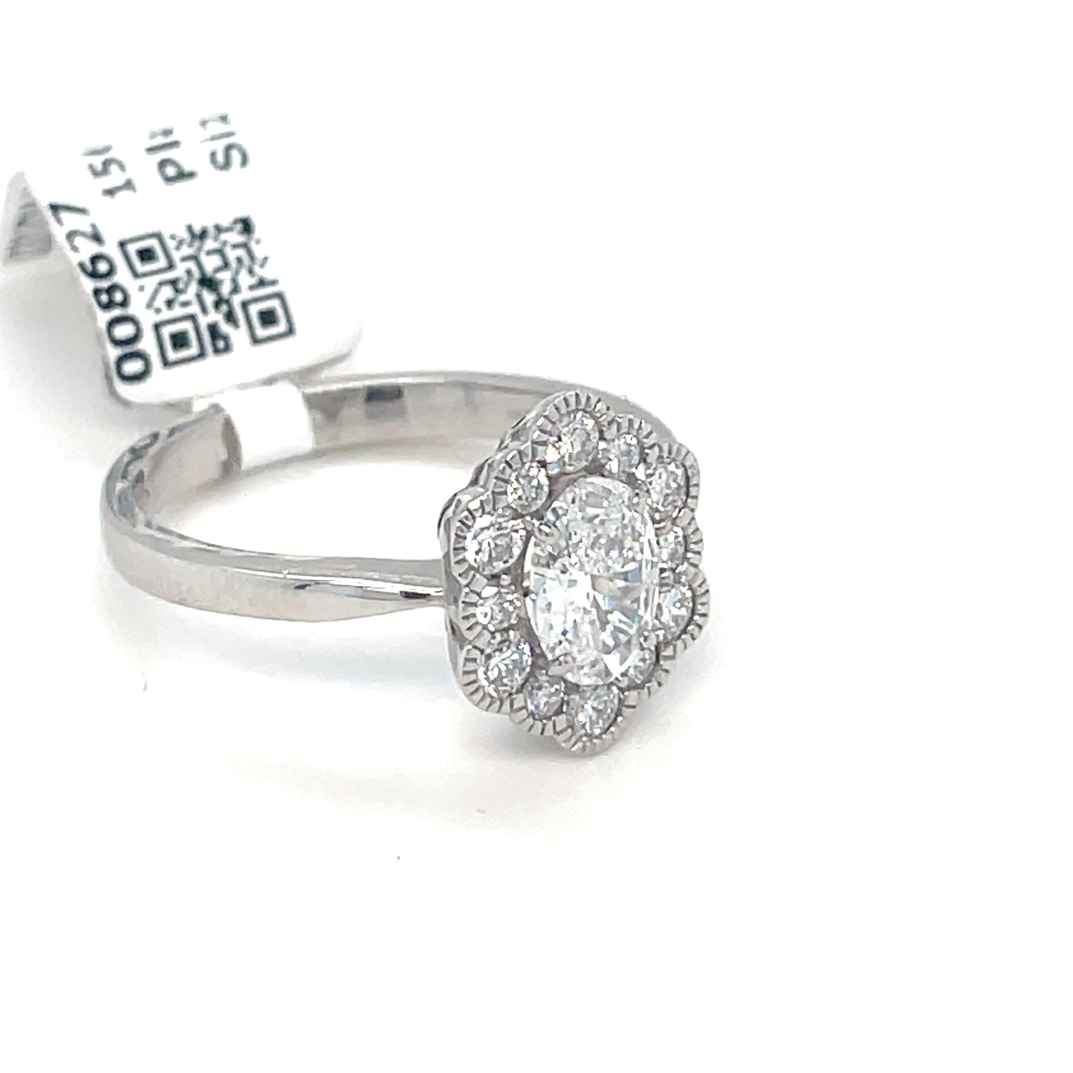 Anello in platino con diamanti a grappolo in vendita 5