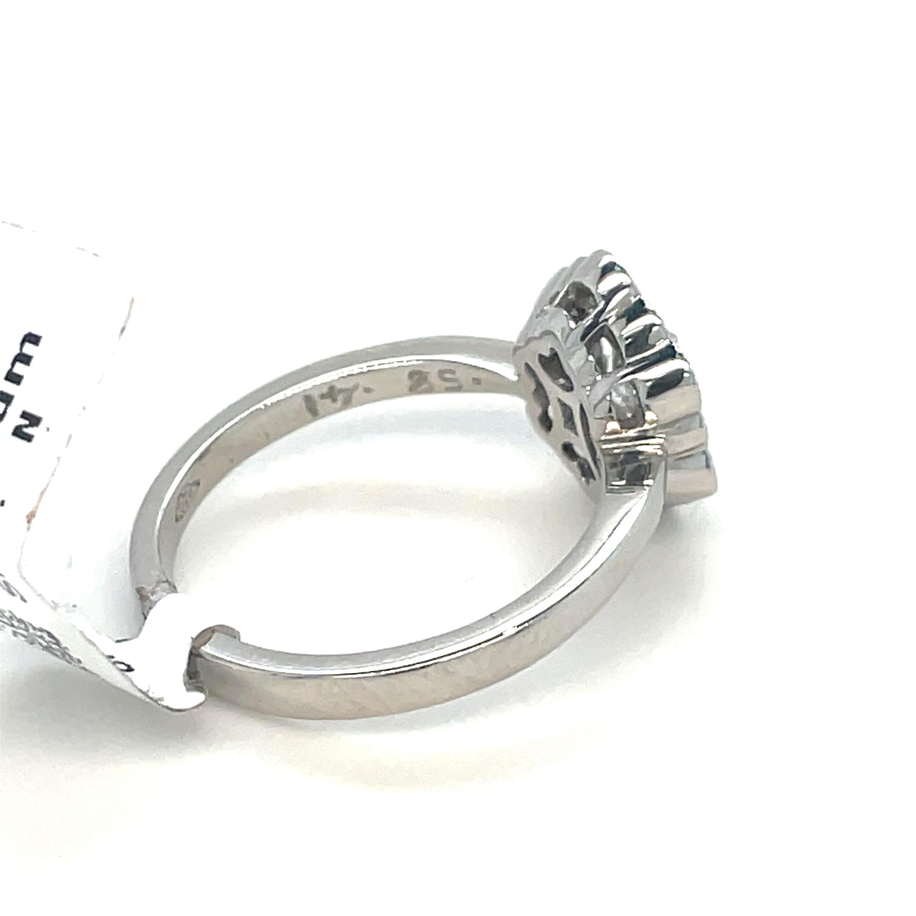 Anello in platino con diamanti a grappolo in vendita 1