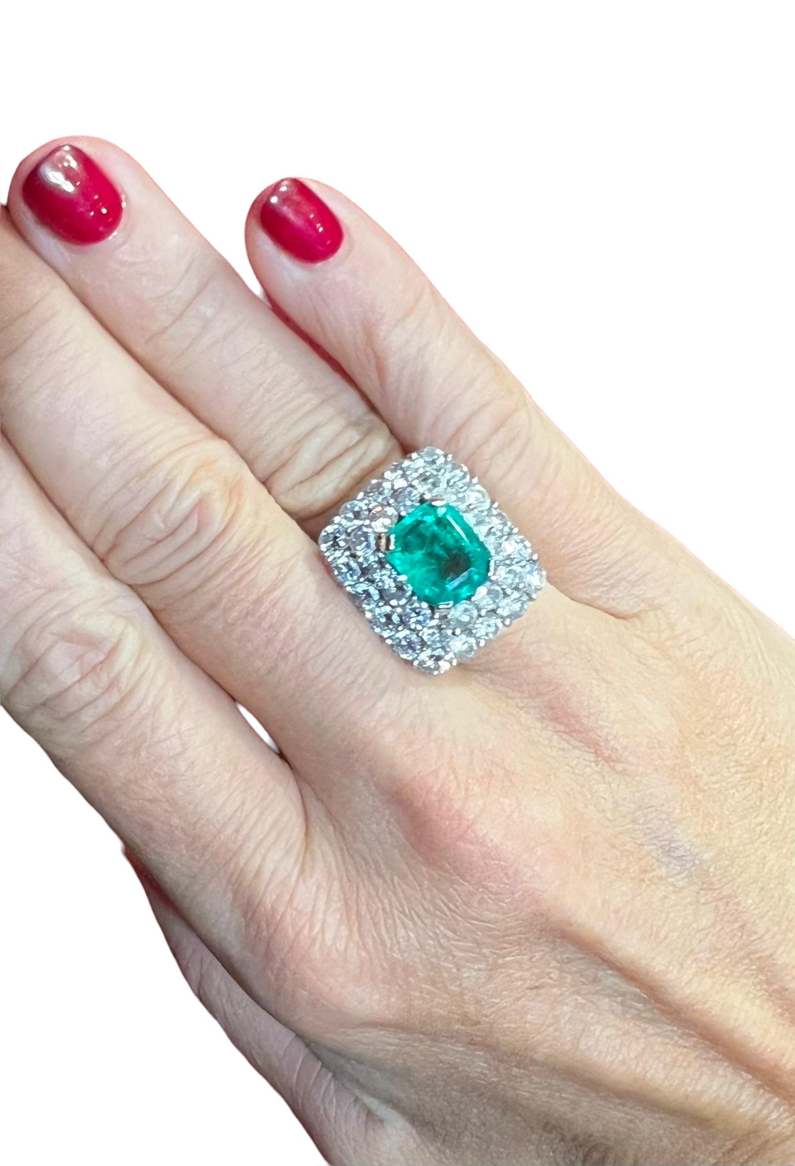 Platin-Cocktailring  3, 38 Karat zertifizierter Smaragd Kolumbien 3, 20 Karat  Diamanten (Smaragdschliff) im Angebot